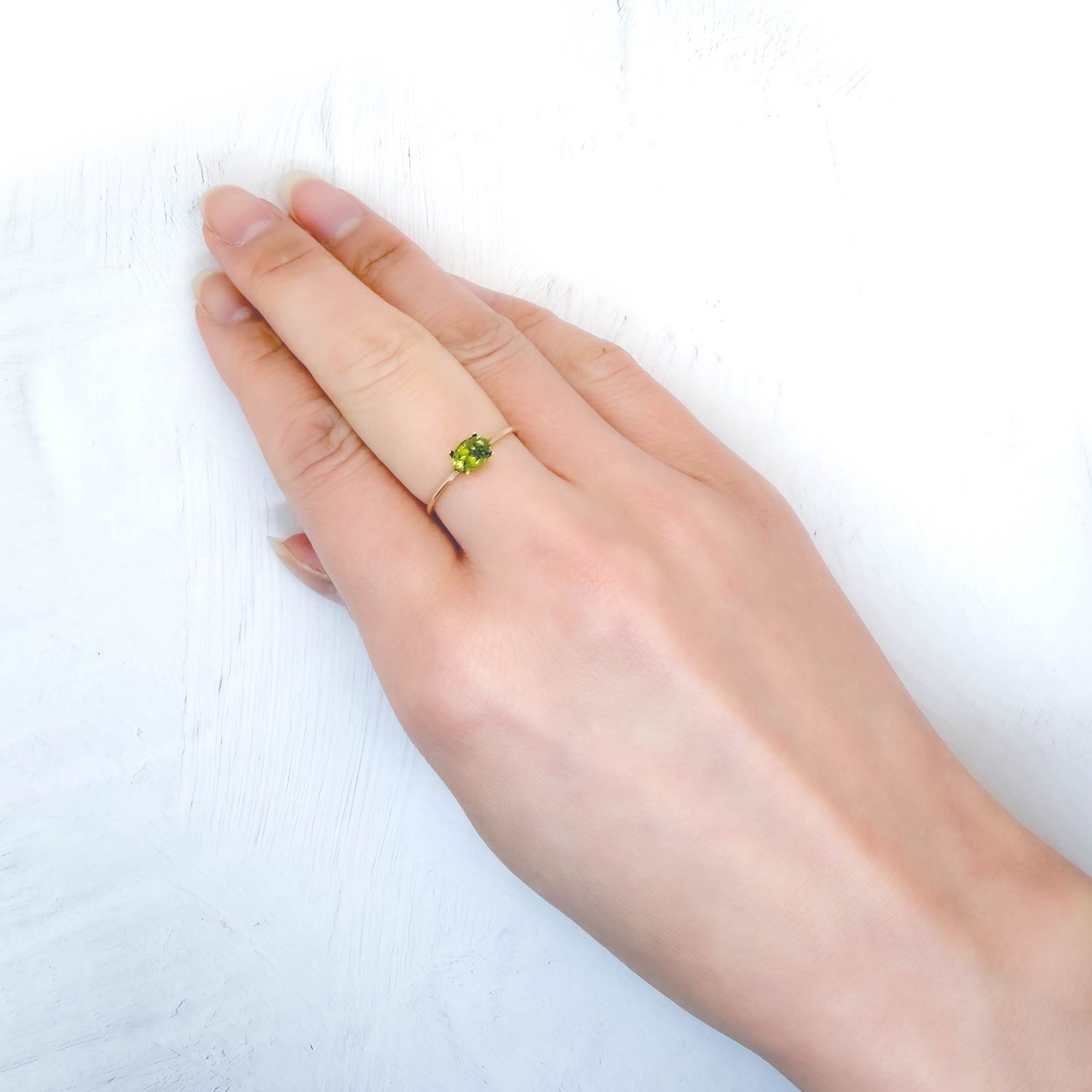 ベスビアナイト(宝石名アイドクレース)ケニア産 識別済 0.60ct / 5.9x4.2mm前後 [260231720]