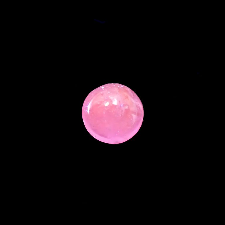 長波365(ライト)の照射で変色