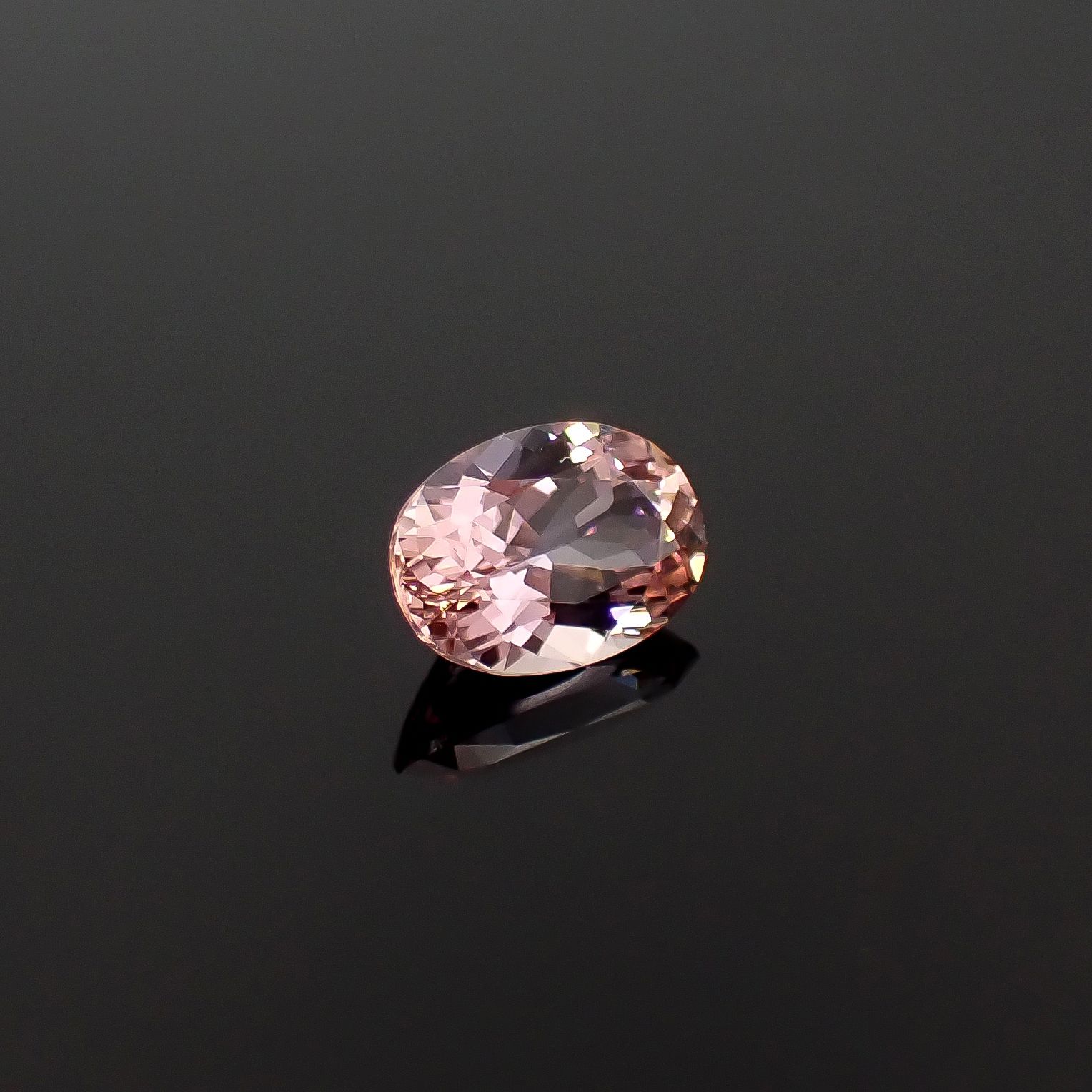ピンクゾイサイト タンザニア産 1.34ct / 8.2x5.9mm前後 [260331944]