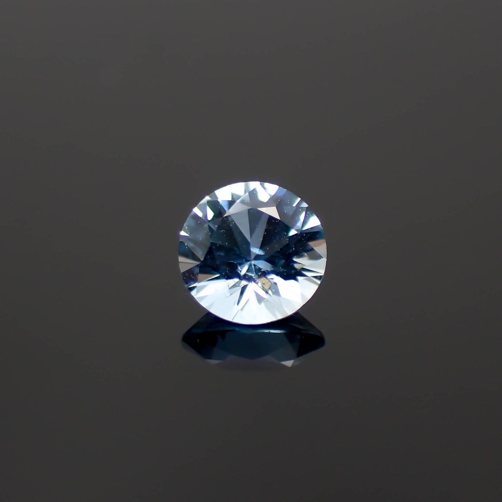 アクアマリン(宝石名アクアマリン)モザンビーク産 0.29ct 識別済[230421762]4.5x4.5mm前後