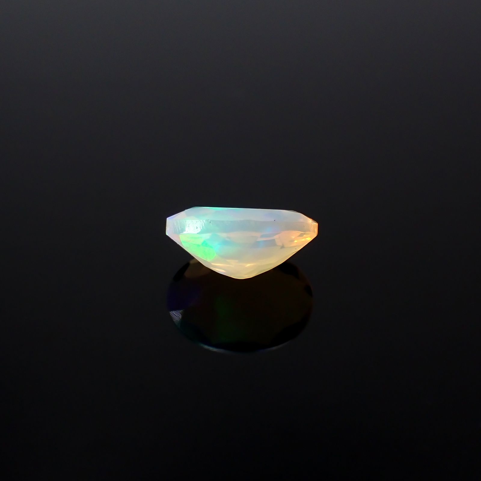 エチオピアオパール エチオピア産 0.73ct[240125318]8.1x6.2mm前後