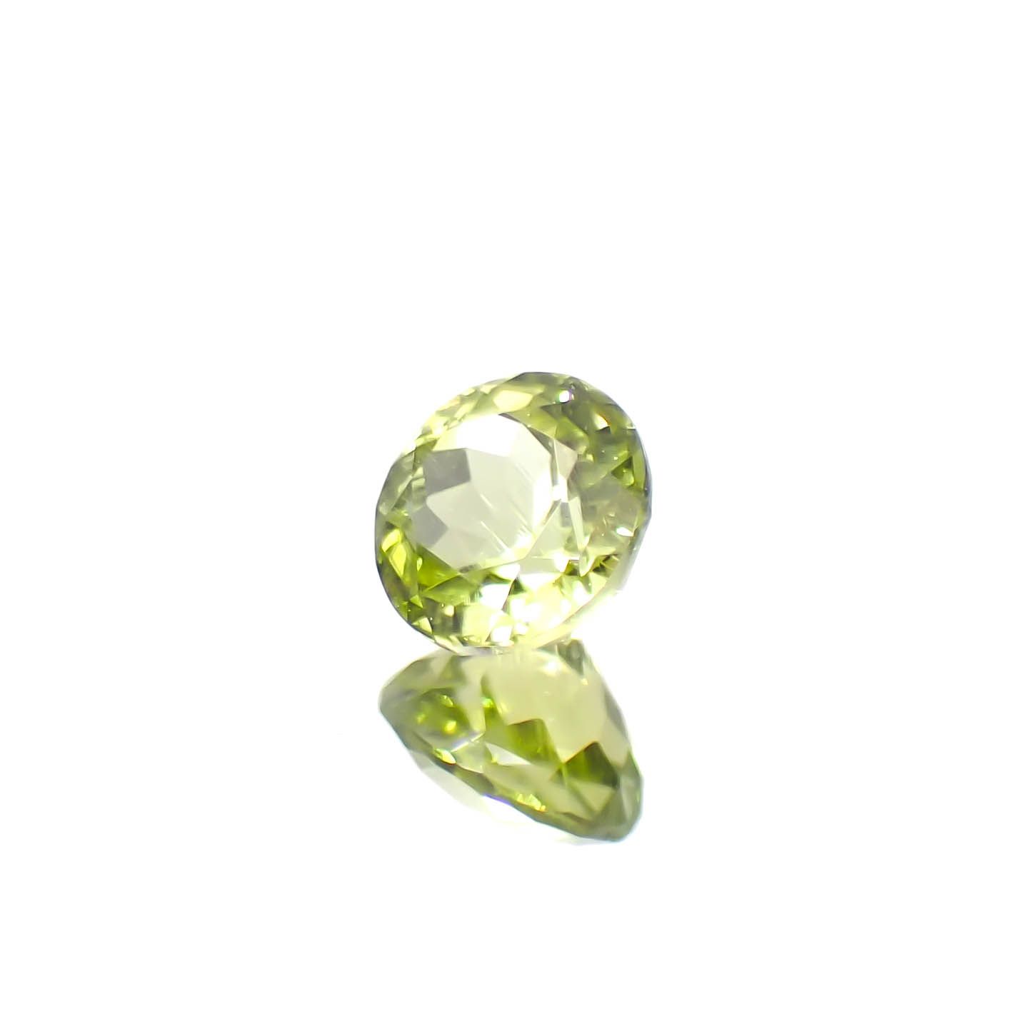 パラサイティックペリドット 採取地：インドネシア・ジェパラ 0.43ct [250730746]4.5x4.5mm前後
