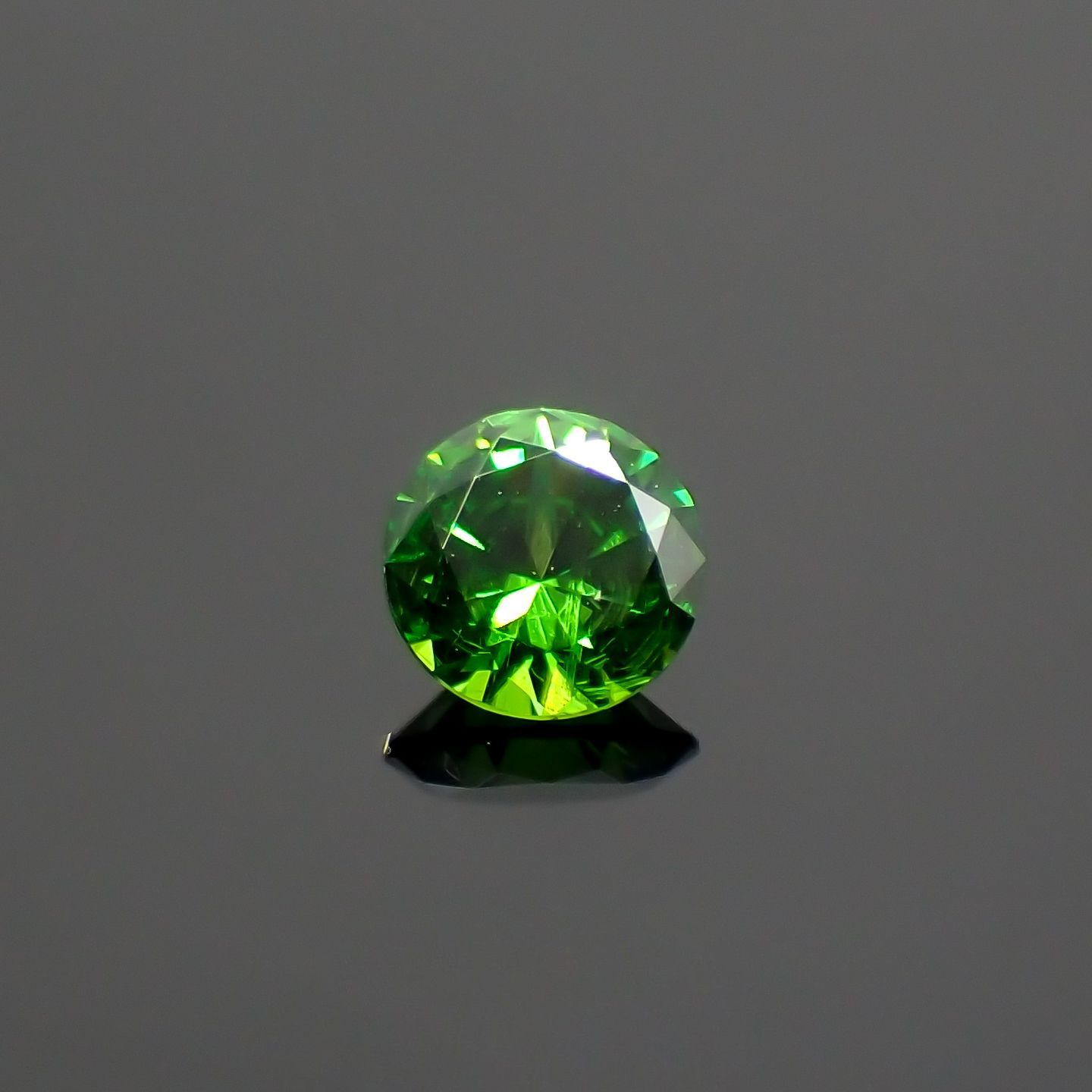 デマントイドガーネット(宝石名デマントイド・ガーネット) ロシア産 0.118ct ソ付(彩珠)[210712082]3.1×3.1mm前後