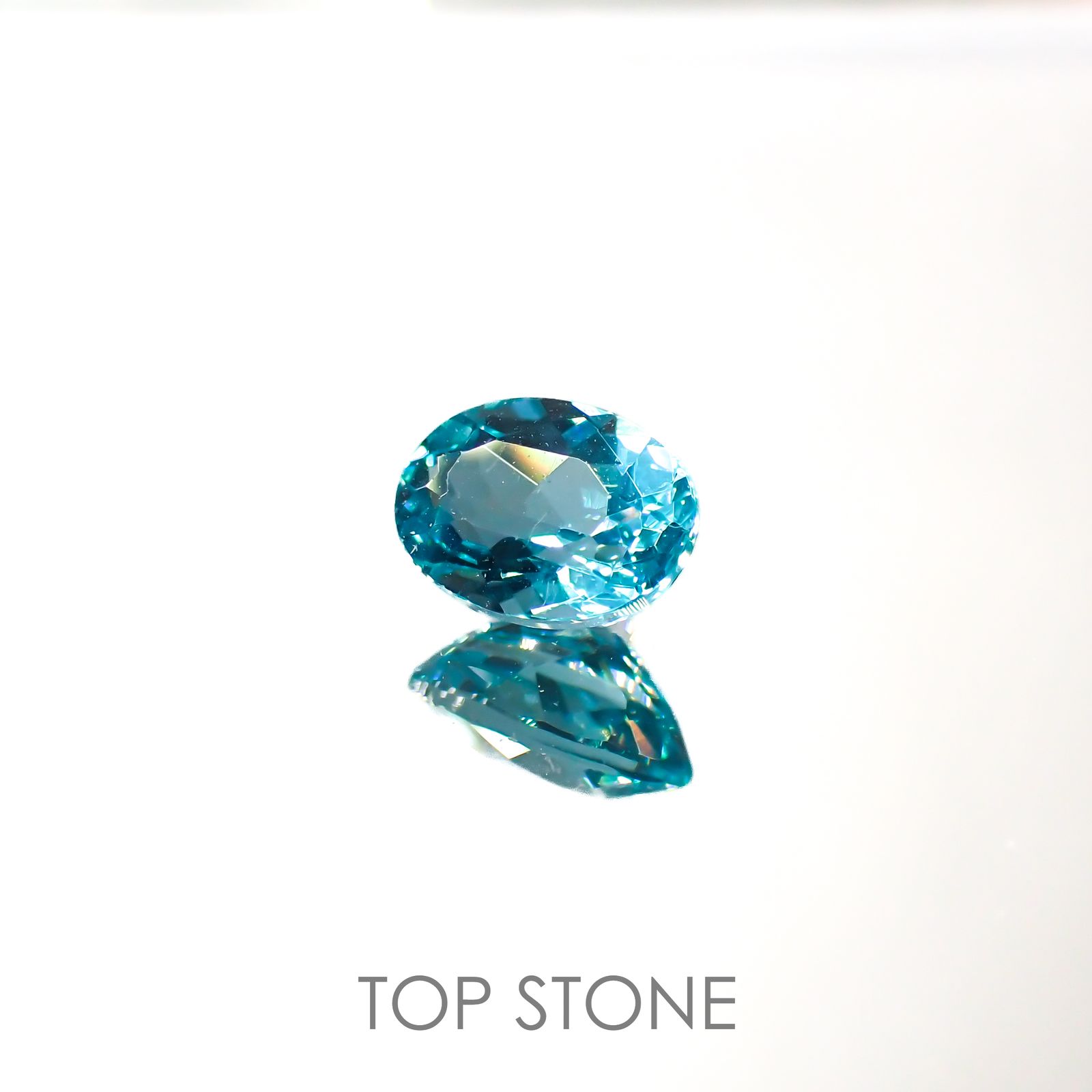 アパタイト(宝石名アパタイト)マダガスカル産 0.98ct 識別済[220616384]7.2x5.1mm前後