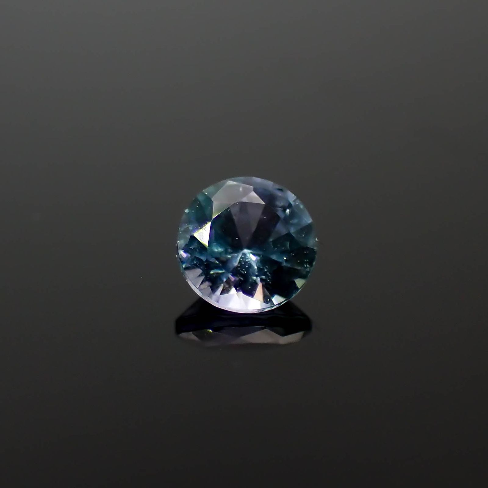 ブルーコーネルピン(宝石名ブルー・コーネルピン)タンザニア産 0.13ct 識別済[240527697]3.2x3.1mm前後