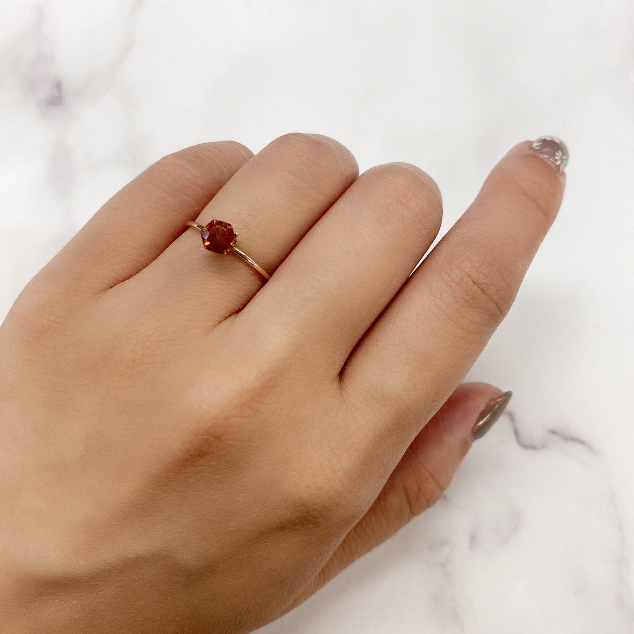 ◇ヘキサゴンカット◇ヘソナイトガーネット(宝石名ガーネット) スリランカ産 0.69ct 識別済[210912689]4.9×4.9mm前後
