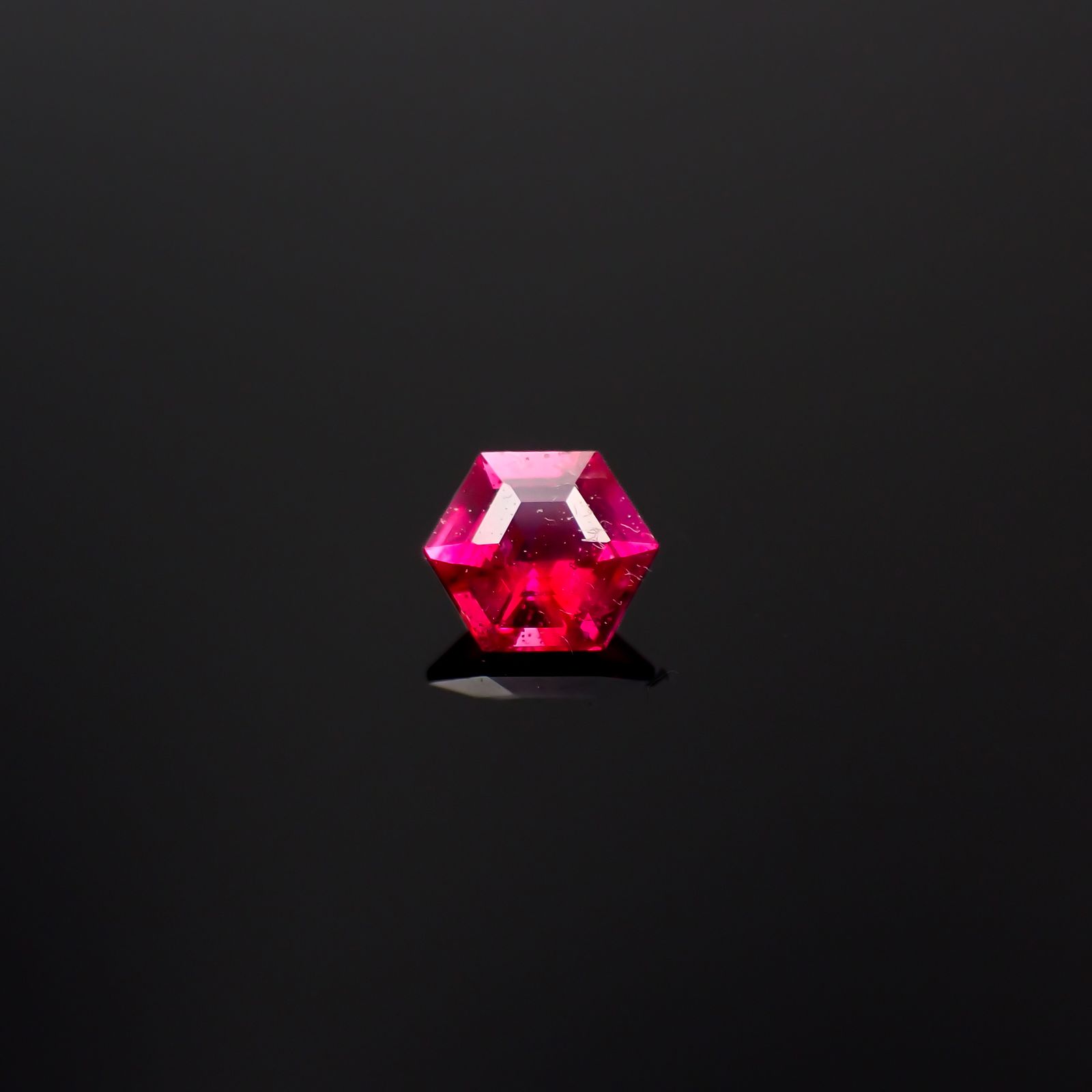 ◇ヘキサゴンカット◇ルビー 非加熱 モザンビーク産 0.22ct[240427111]3.6x3.5mm前後
