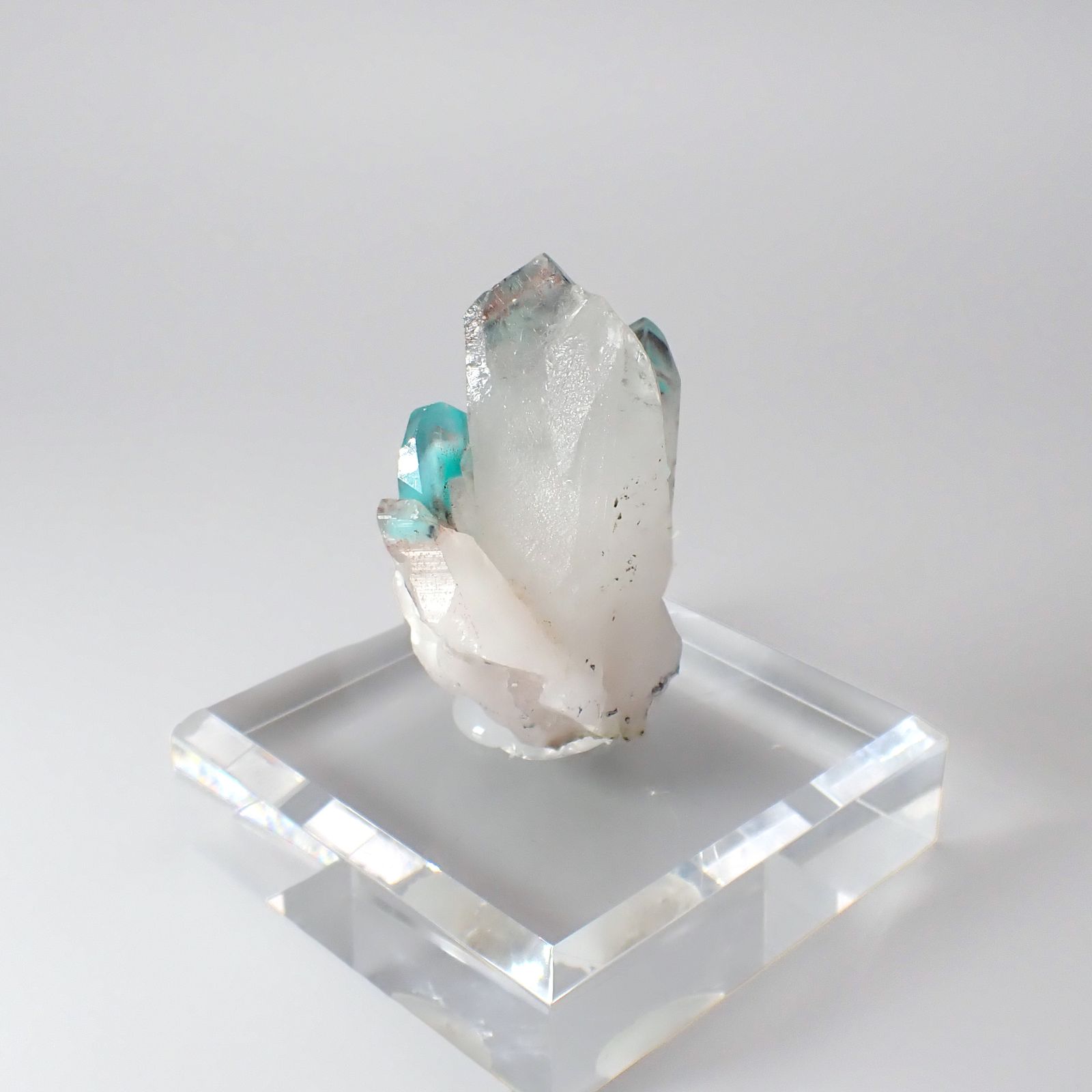 アホイトインクォーツ原石 南アフリカ・メッシーナ鉱山産 アクリル台座付き 378.48ct(75.69g) / 40.5x36.6x59.7mm前後 [260532293]