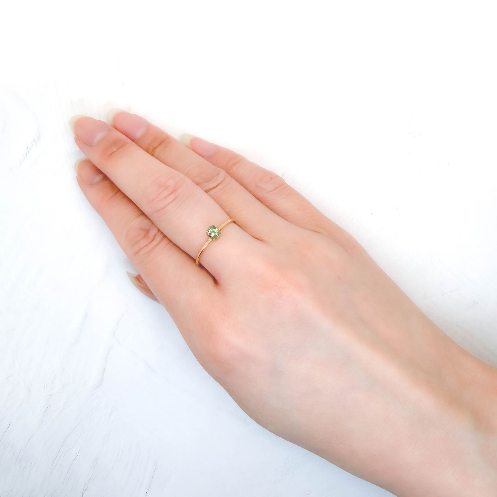 グリーンクリソベリル(宝石名クリソベリル)スリランカ/マダガスカル産 識別済 0.25ct / 3.9x3.3mm前後 [260514482]