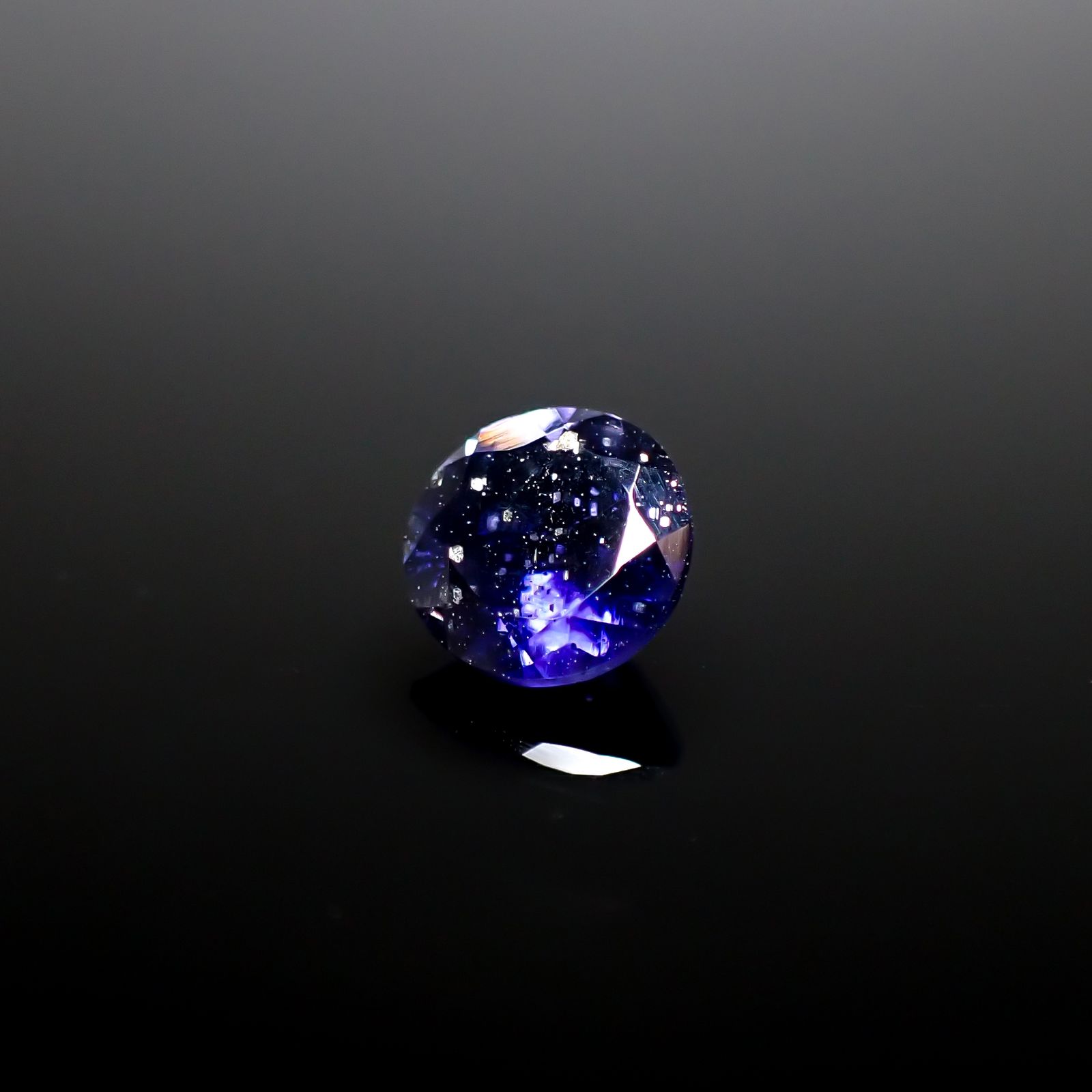 アイオライトサンストーン インド/ブラジル産 0.73ct [250229821]6.2x6.2mm前後