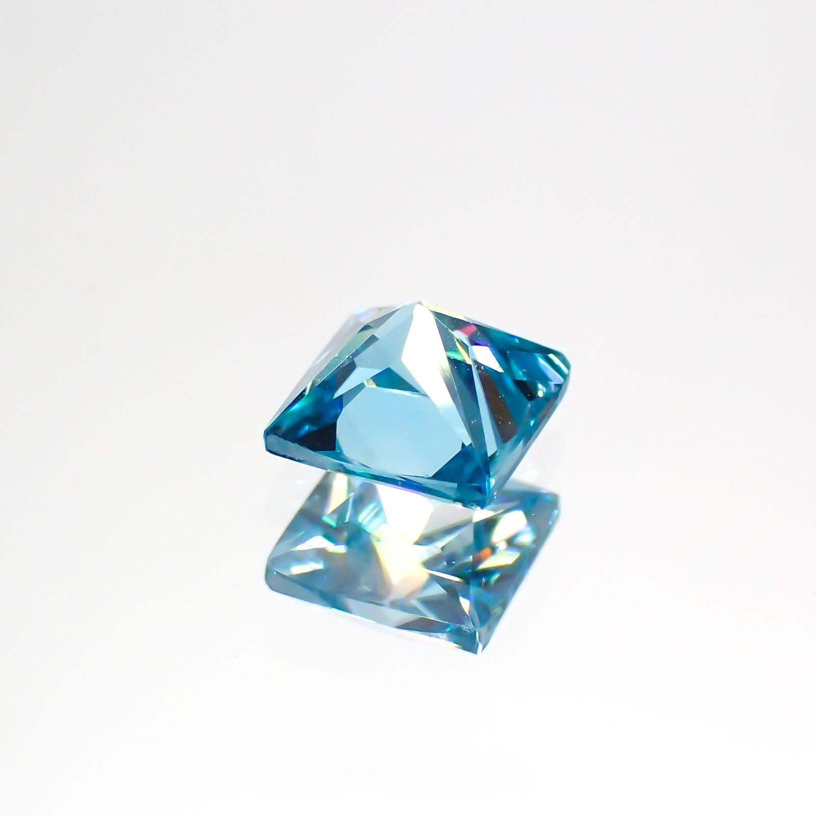 ◇プリンセスカット◇ブルージルコン(宝石名ジルコン)カンボジア産 0.96ct 識別済[220113990]5x4.9mm前後