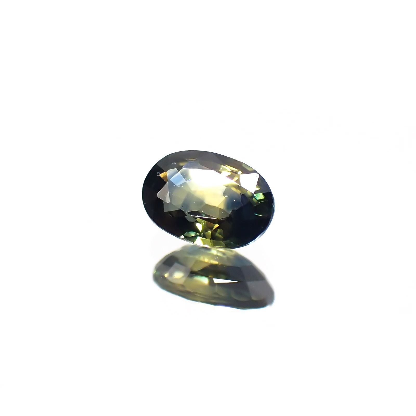バイカラーサファイア(宝石名バイカラー・サファイア) タンザニア産 0.72ct 識別済[210711564]6.2×4.2mm前後