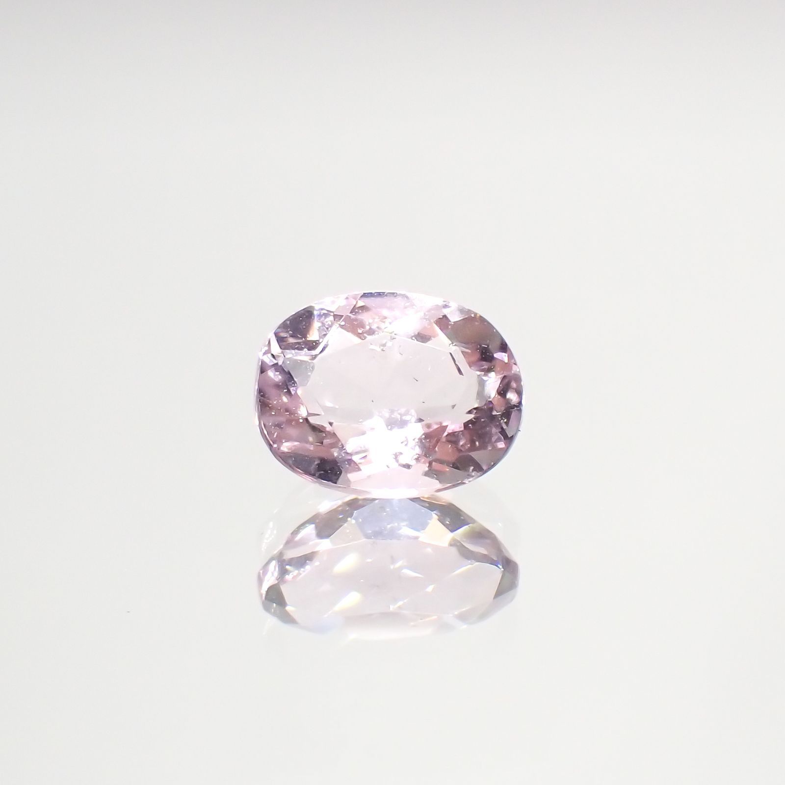 ピンクフローライト(宝石名フルオライト)ブラジル産 1.61ct 識別済[220115140]8.1x6.3mm前後