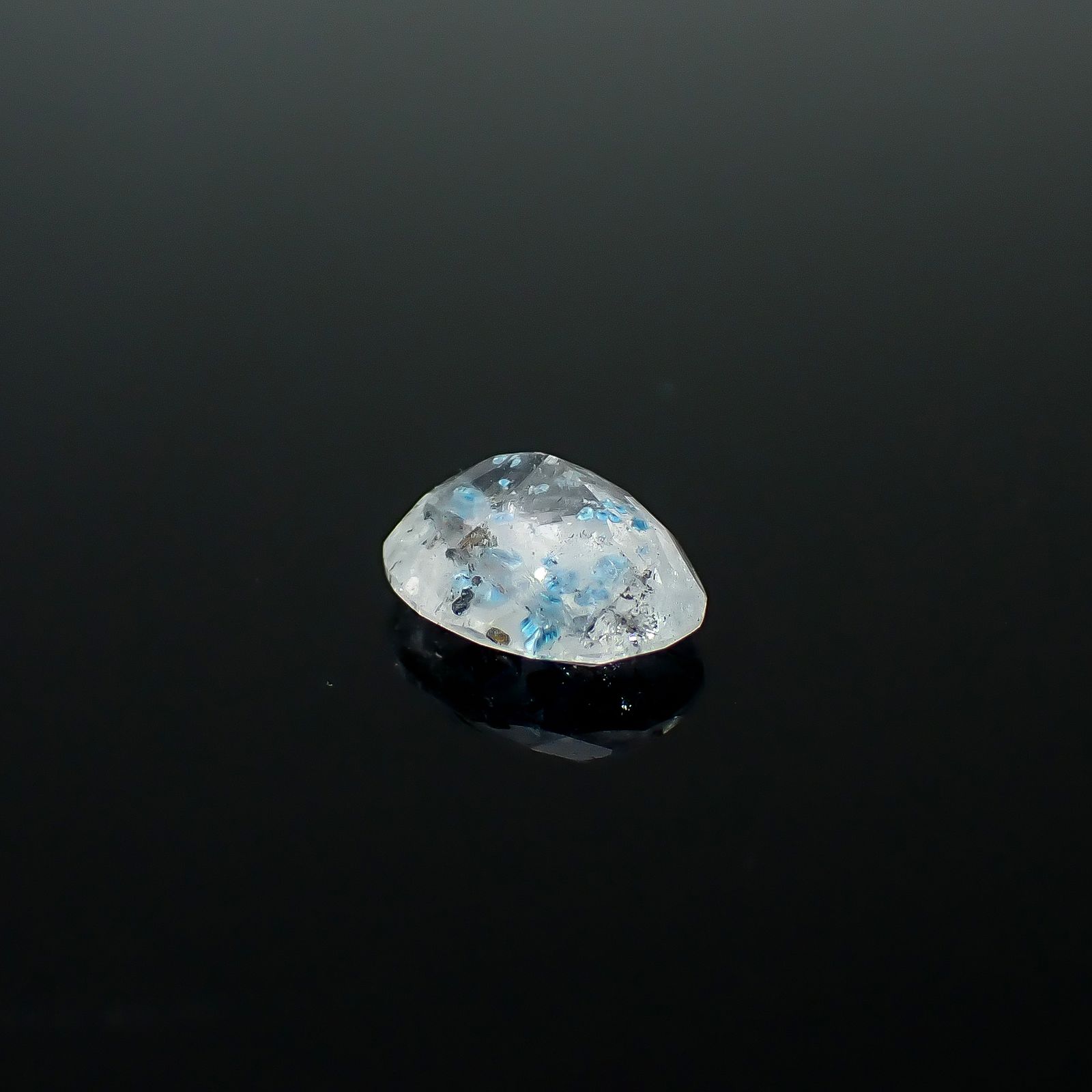 パライバクォーツ ブラジル産 1.64ct / 9.4x7.1mm前後 [260632498]