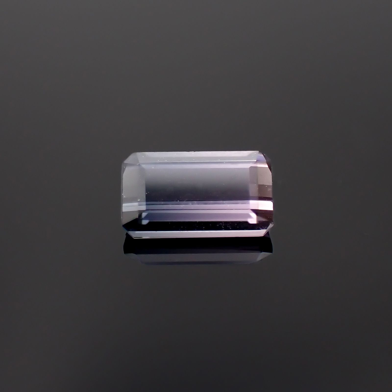 バイカラースピネル フルオレッセンス タンザニア/マダガスカル産 0.64ct[230722678]6.4x3.7mm前後