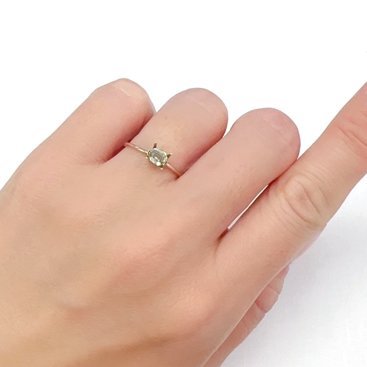 バナジウムクリソベリル(宝石名クリソベリル)マダガスカル産 0.486ct ソ付(日独)[240527635]5x4.06mm前後