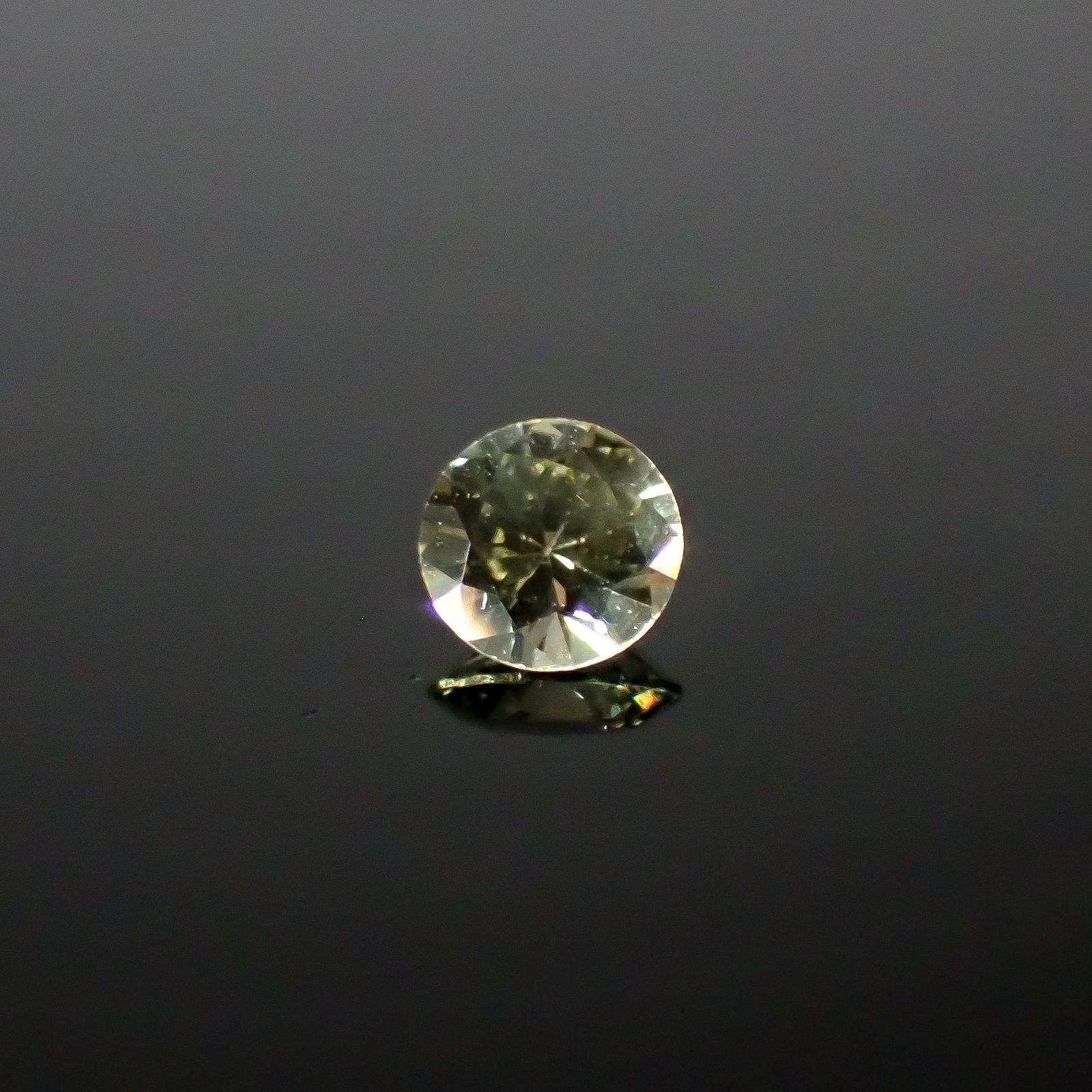 モンタナサファイア(宝石名サファイア)アメリカ・モンタナ州産 識別済 0.27ct / 4x3.9mm前後 [260214009]