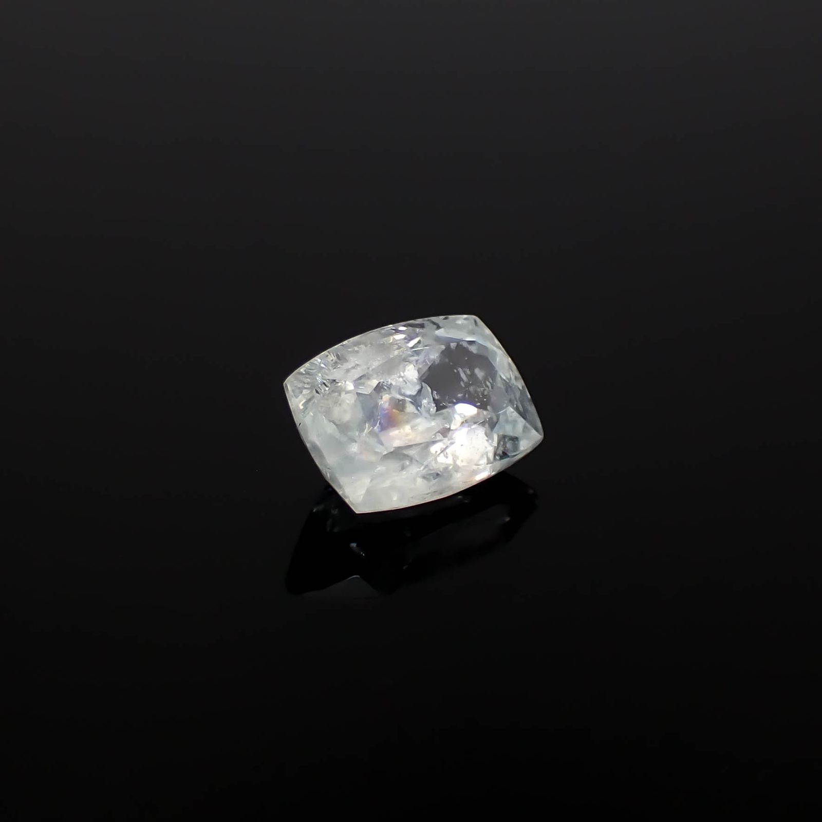レインボーアクアマリン ブラジル産 1.89ct [250330150]8.9x6.5mm前後