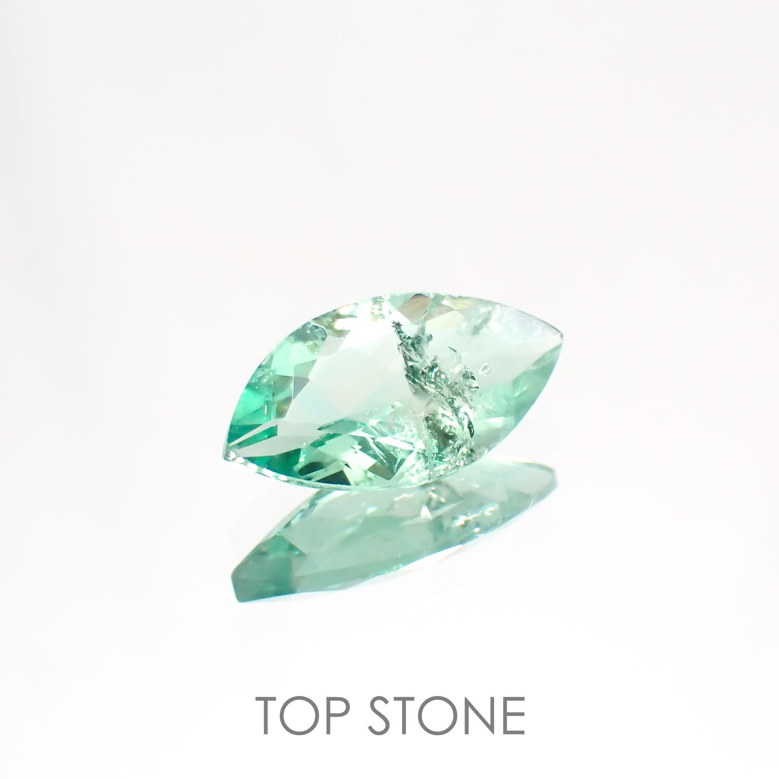 フローライト フルオレッセンス(宝石名フルオライト)イギリス・ロジャリー鉱山産 1.31ct 識別済[211113783]11.1x5.9mm前後