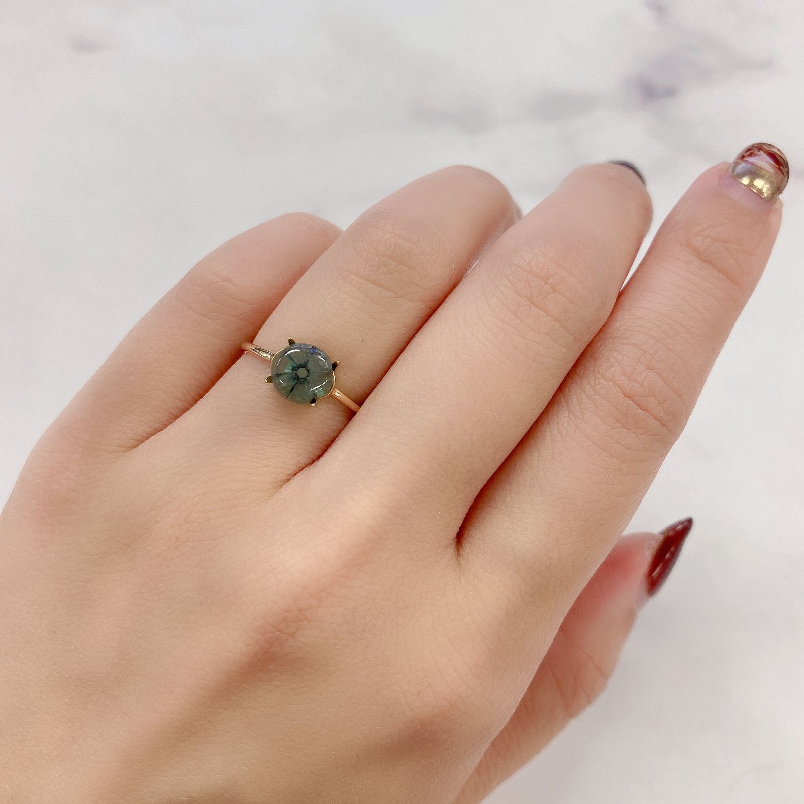 トラピッチェエメラルド(宝石名トラピッチェ・ベリル) コロンビア産 原石・結晶 1.332ct ソ付(彩珠)[20063342]7.1×7.1mm前後