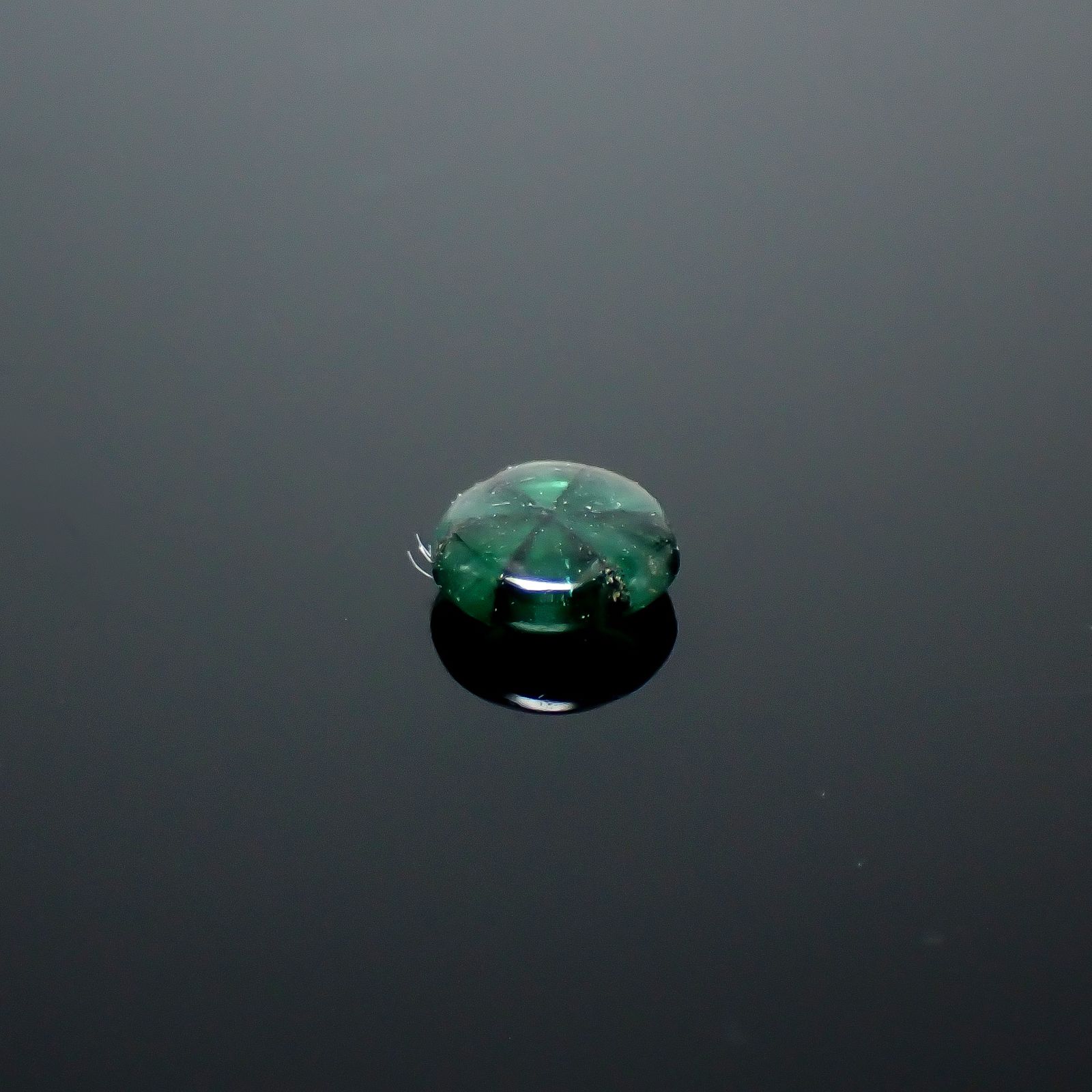 トラピッチェエメラルド コロンビア産 0.39ct[240326504]5.2x5.1mm前後