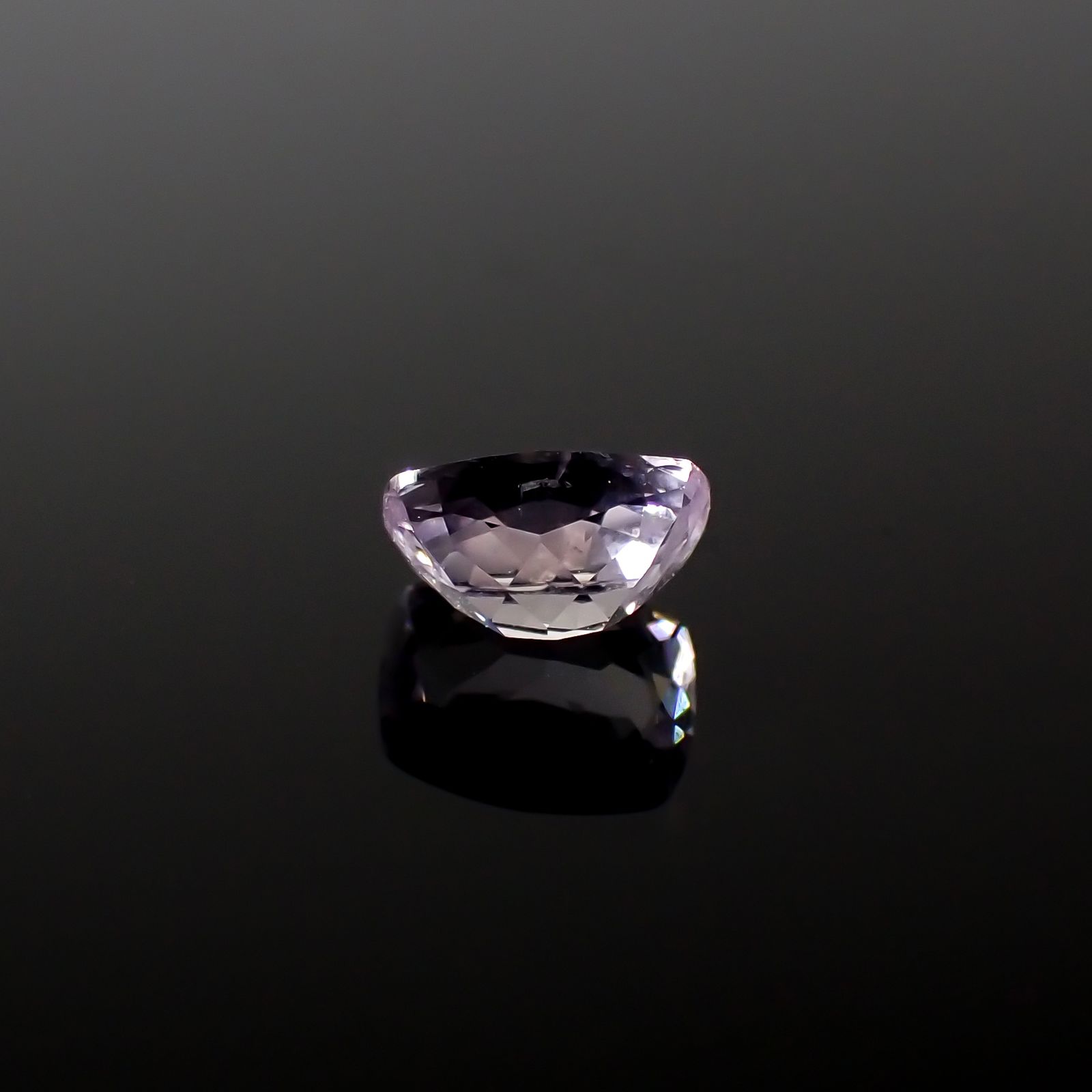 アイスラベンダーサファイア(宝石名サファイア)スリランカ/マダガスカル産 0.63ct 識別済[240226286]5.6x4.1mm前後