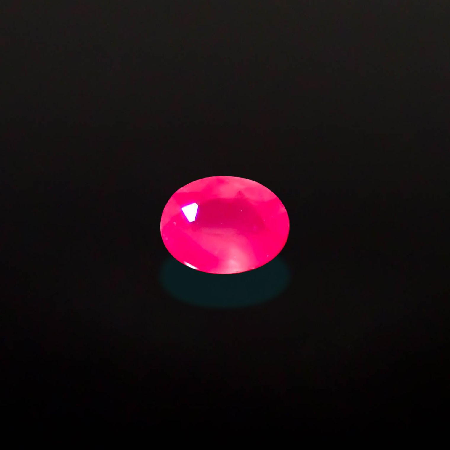 シルキーピンクサファイア 非加熱 ベトナム産 0.33ct [250330057]4.5x3.5mm前後