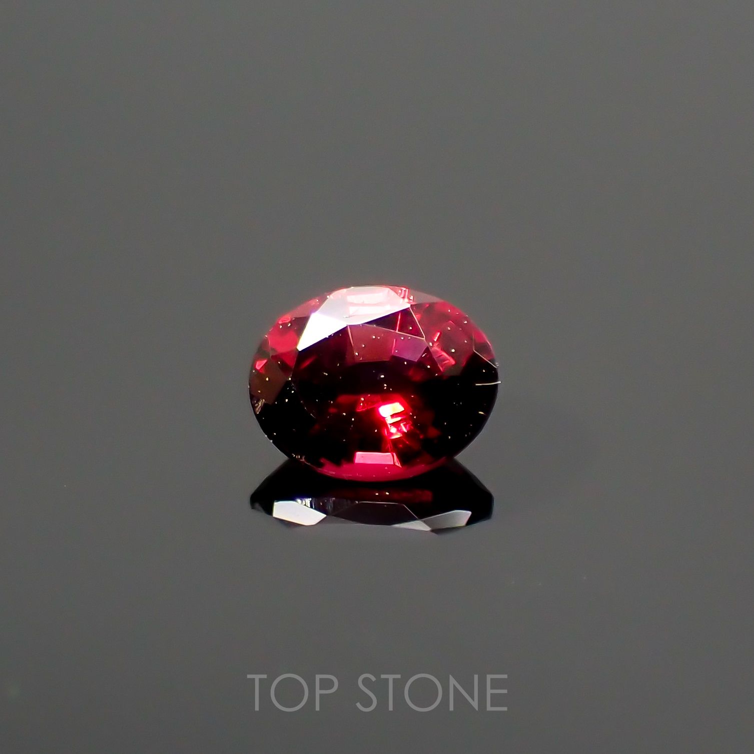レッドスピネル(宝石名レッド・スピネル) ビルマ産 0.18ct 識別済[210812857]3.9×3mm前後