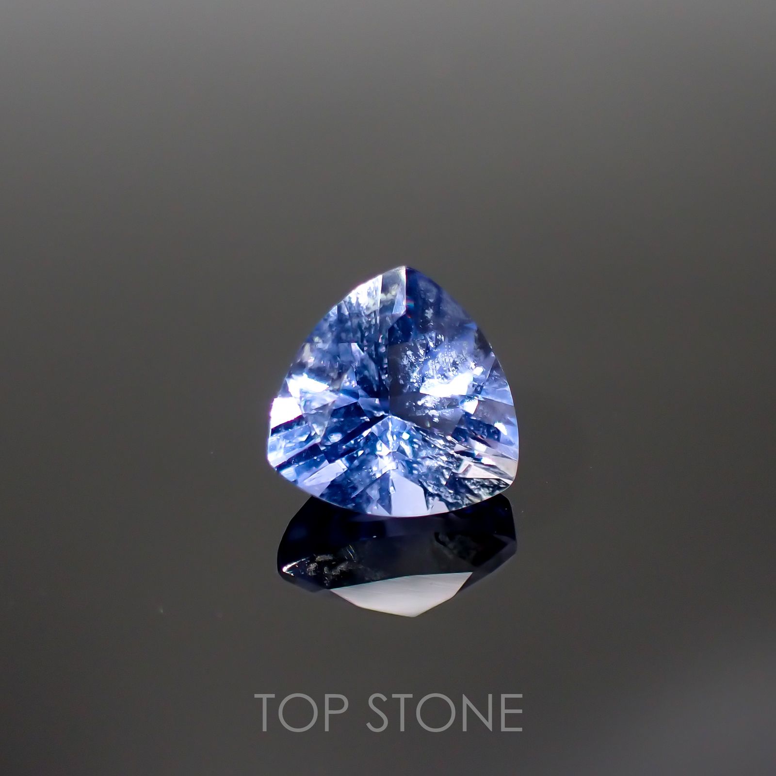 カラーチェンジフローライト(宝石名ブルー・フルオライト)ブラジル産 2.35ct 識別済[220114238]8.1x8mm前後