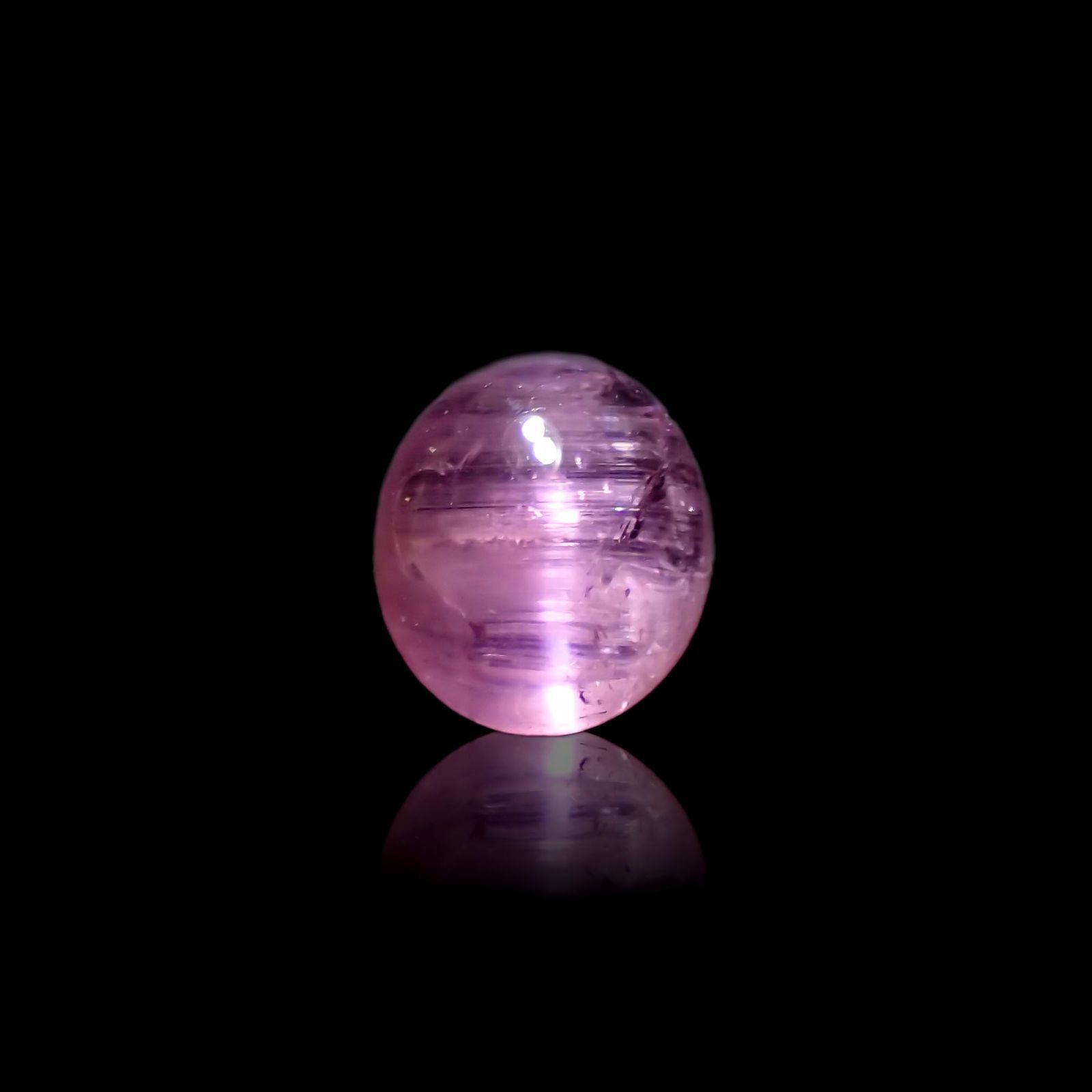 ペツォッタイトキャッツアイ(ラズベリル)(宝石名ペツォッタイト・キャッツアイ) マダガスカル産 0.348ct ソ付(彩珠)[210711979]4.7×4mm前後