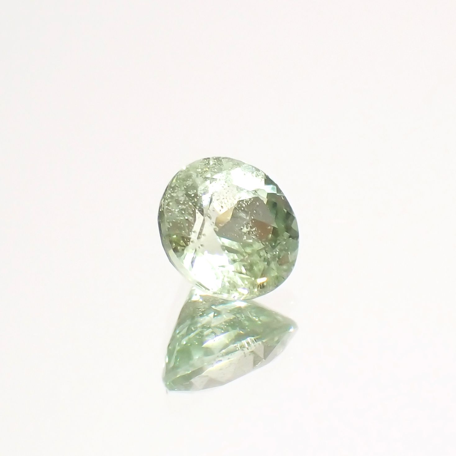 バナジウムコーネルピン(宝石名コーネルピン)タンザニア・タンガ州産 0.36ct 識別済[230521912]4.4x4.4mm前後