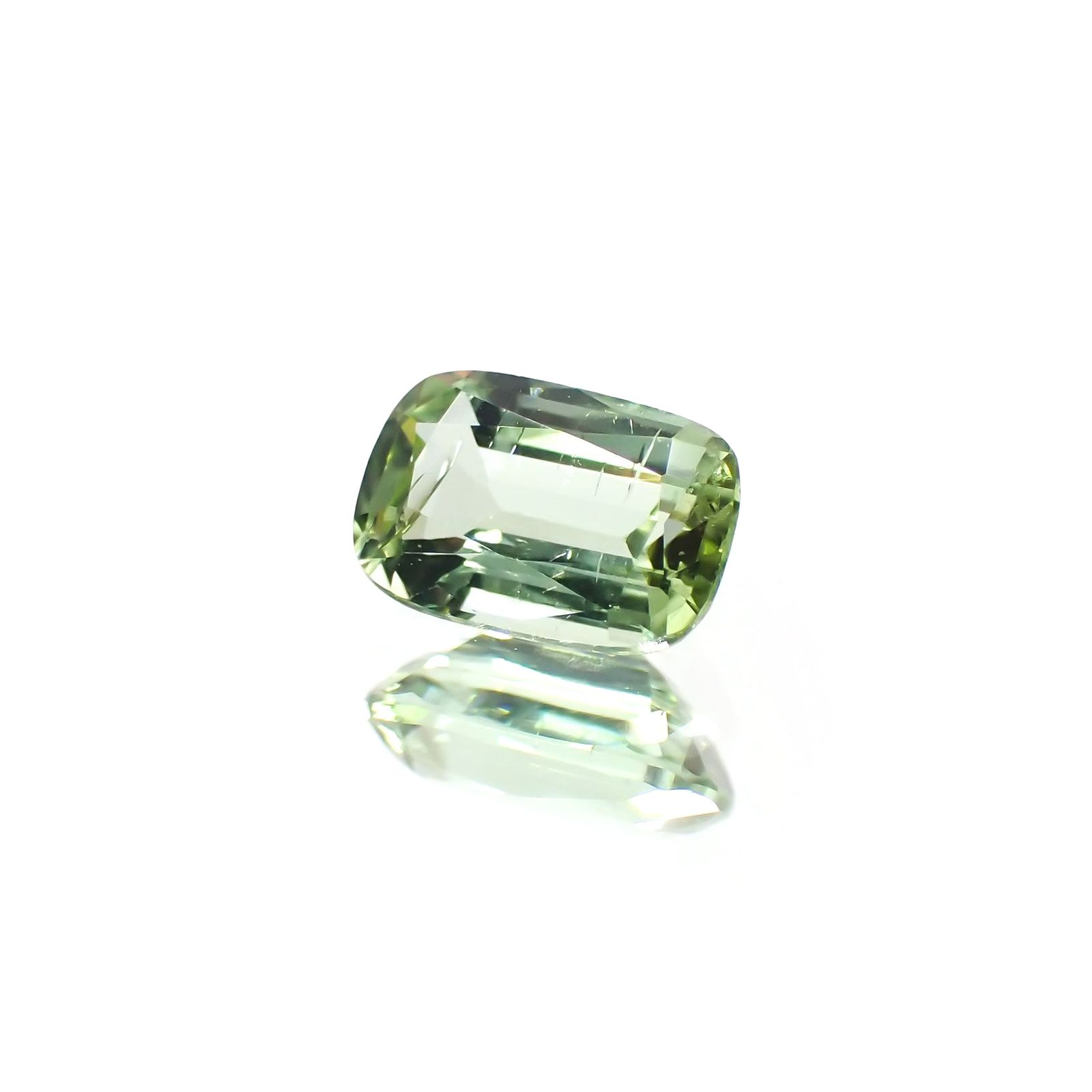 ミントトルマリン(宝石名グリーン・トルマリン) アフガニスタン産 識別済 0.67ct / 6.6x4.3mm前後 [260313621]