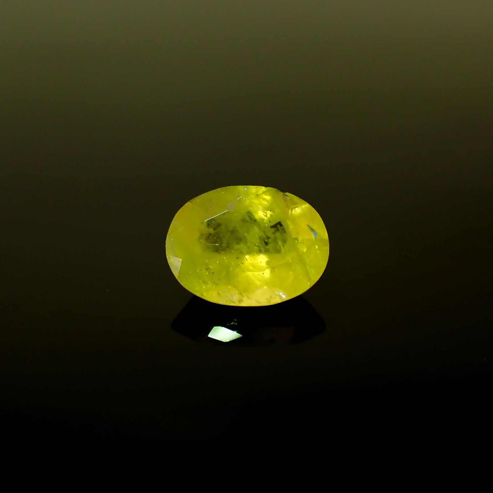 コンドロダイト(宝石名コンドロダイト)タジキスタン・パミール高原産 1.479ct ソ付(彩珠)[231225229]8.1x6.2mm前後