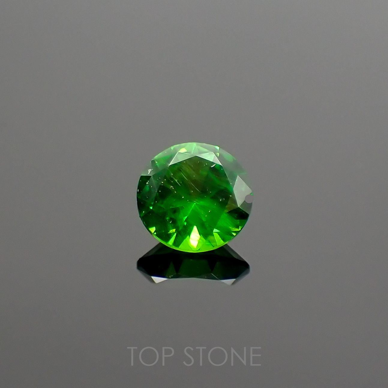 デマントイドガーネット(宝石名デマントイド・ガーネット) ロシア産 0.200ct ソ付(彩珠)[210711589]3.5×3.5mm前後