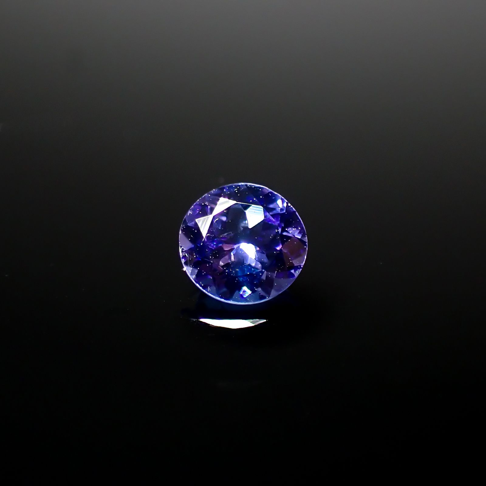 タンザナイト(宝石名タンザナイト)タンザニア産 0.86ct 識別済[240627886]6.1x6.1mm前後