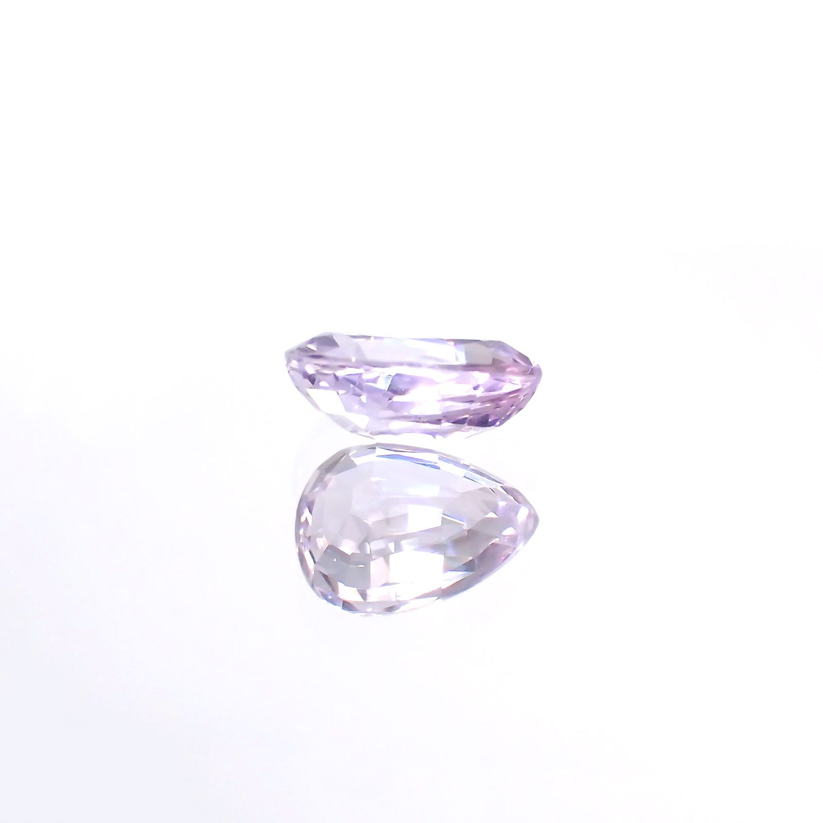 ラベンダーサファイア(宝石名サファイア) マダガスカル/スリランカ産 0.84ct 識別済[210912507]6.8×5mm前後