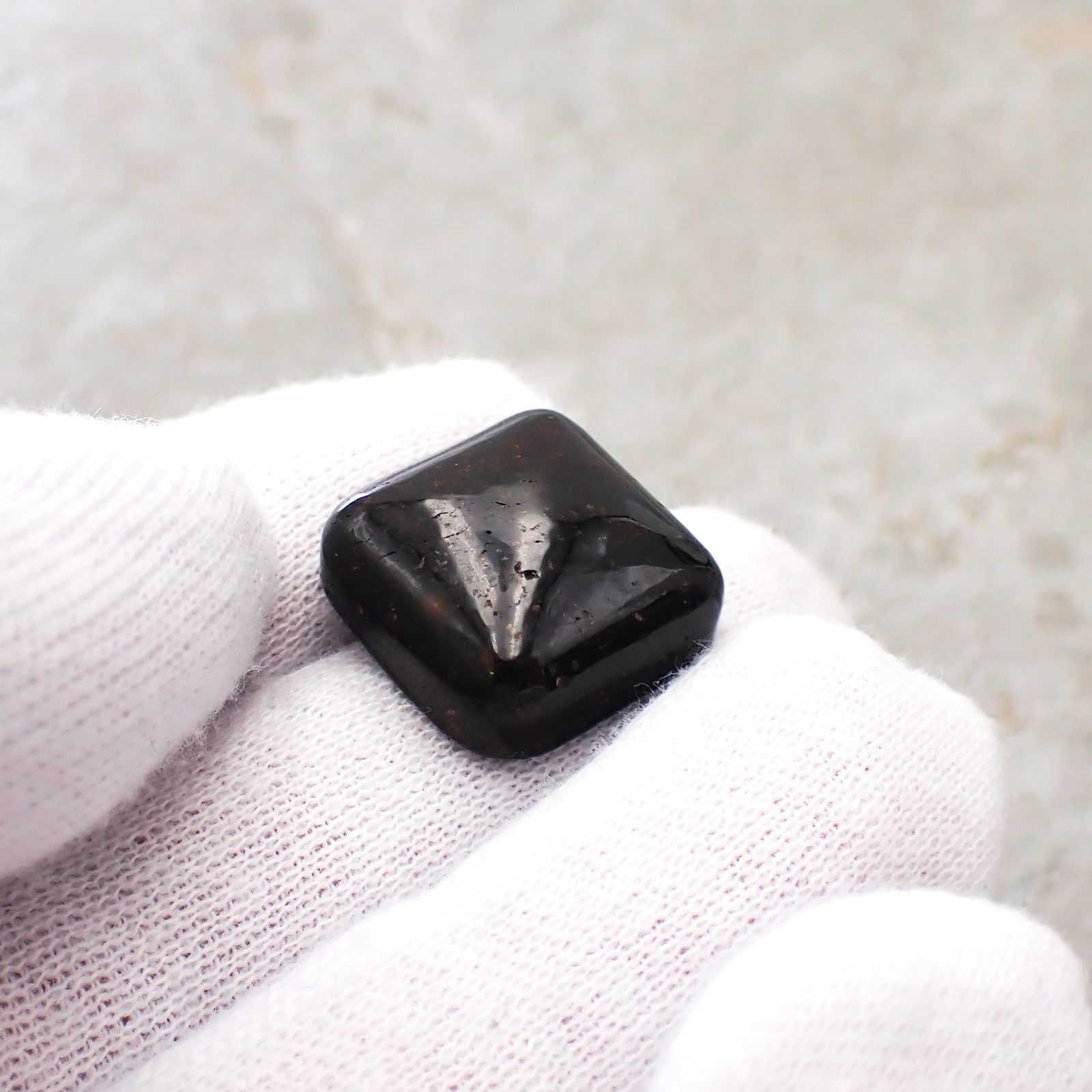 コンドライト隕石 発見地：アフリカ・サハラ砂漠 33.46ct [241029337]18.2x18.1mm前後