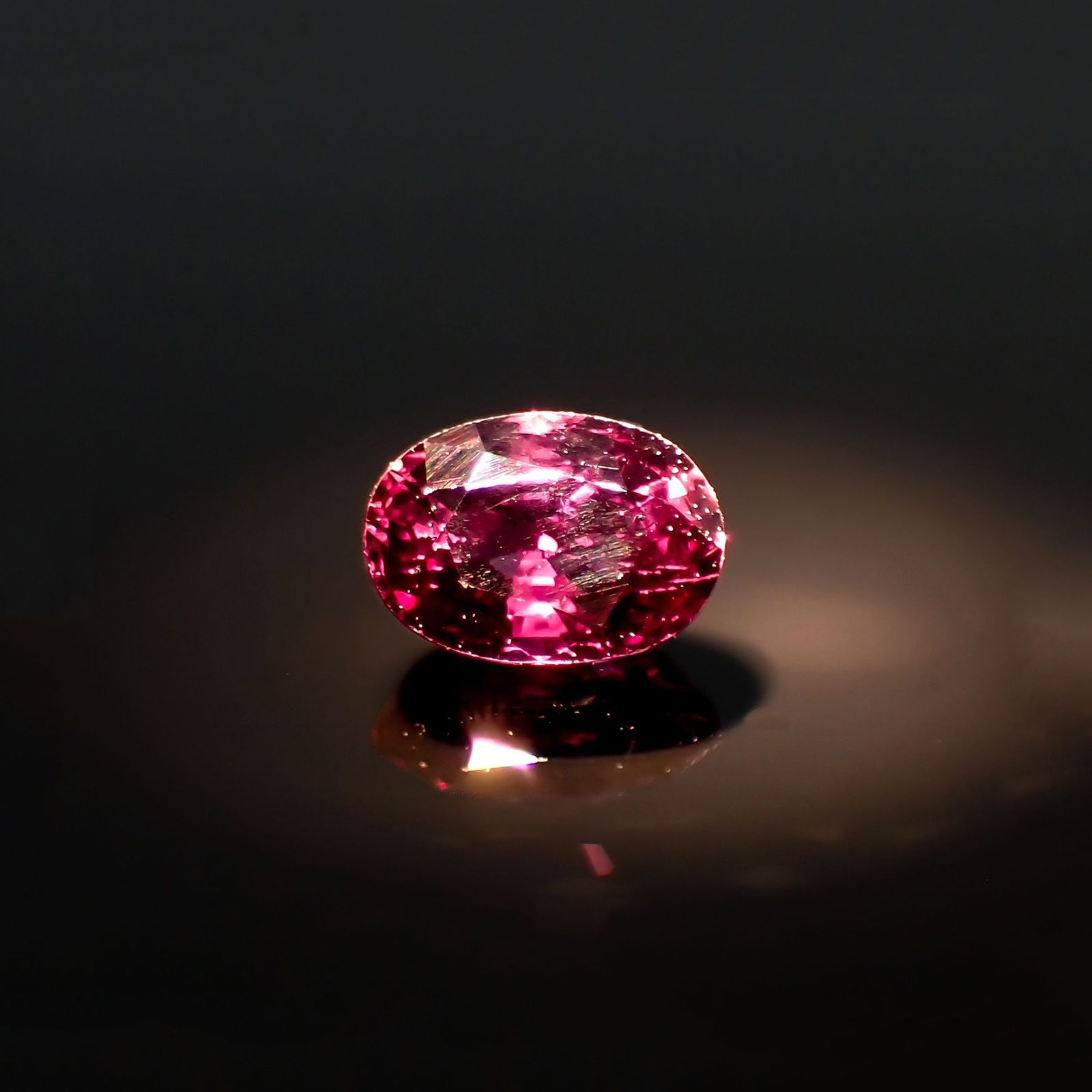 カラーチェンジサファイア非加熱(宝石名カラーチェンジ・サファイア)タンザニア産 識別済 0.44ct / 4.9x3.4mm前後 [230320841]