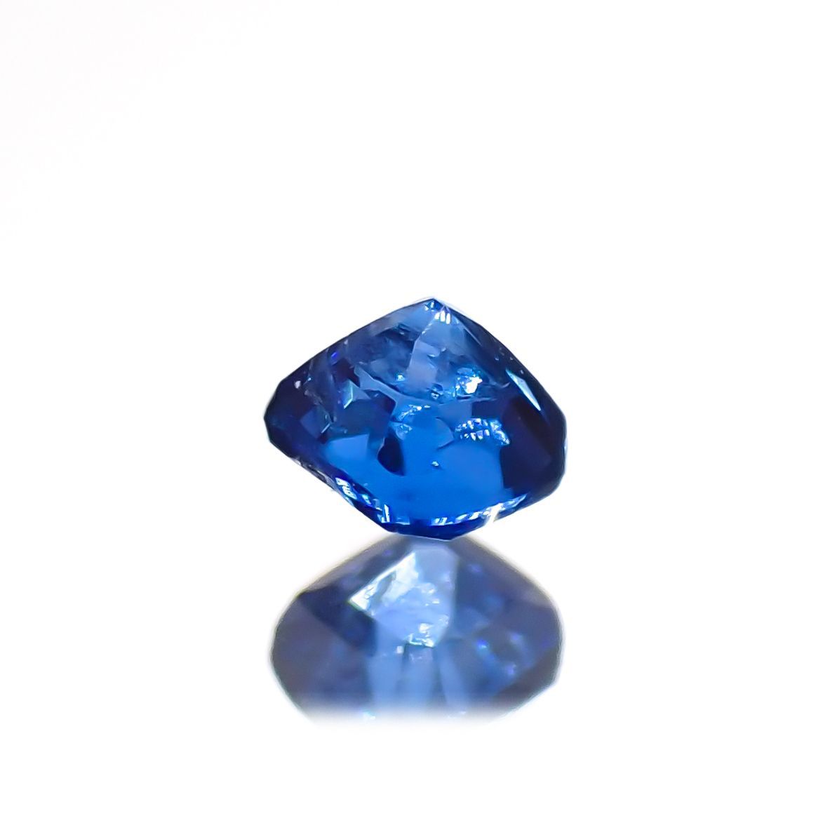 コバルトブルースピネル(宝石名コバルト ブルー・スピネル)ベトナム・ルクイエン産 0.053ct ソ付(彩珠)[221219526]2x1.9mm前後