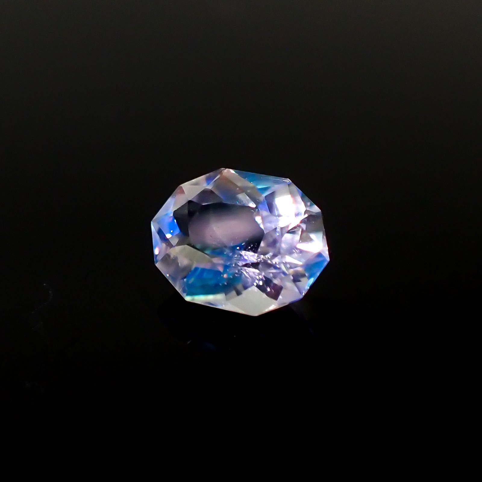 ◇カスタムカット◇レインボームーンストーン マダガスカル産 1.02ct[230923434]7.8x5.9mm前後