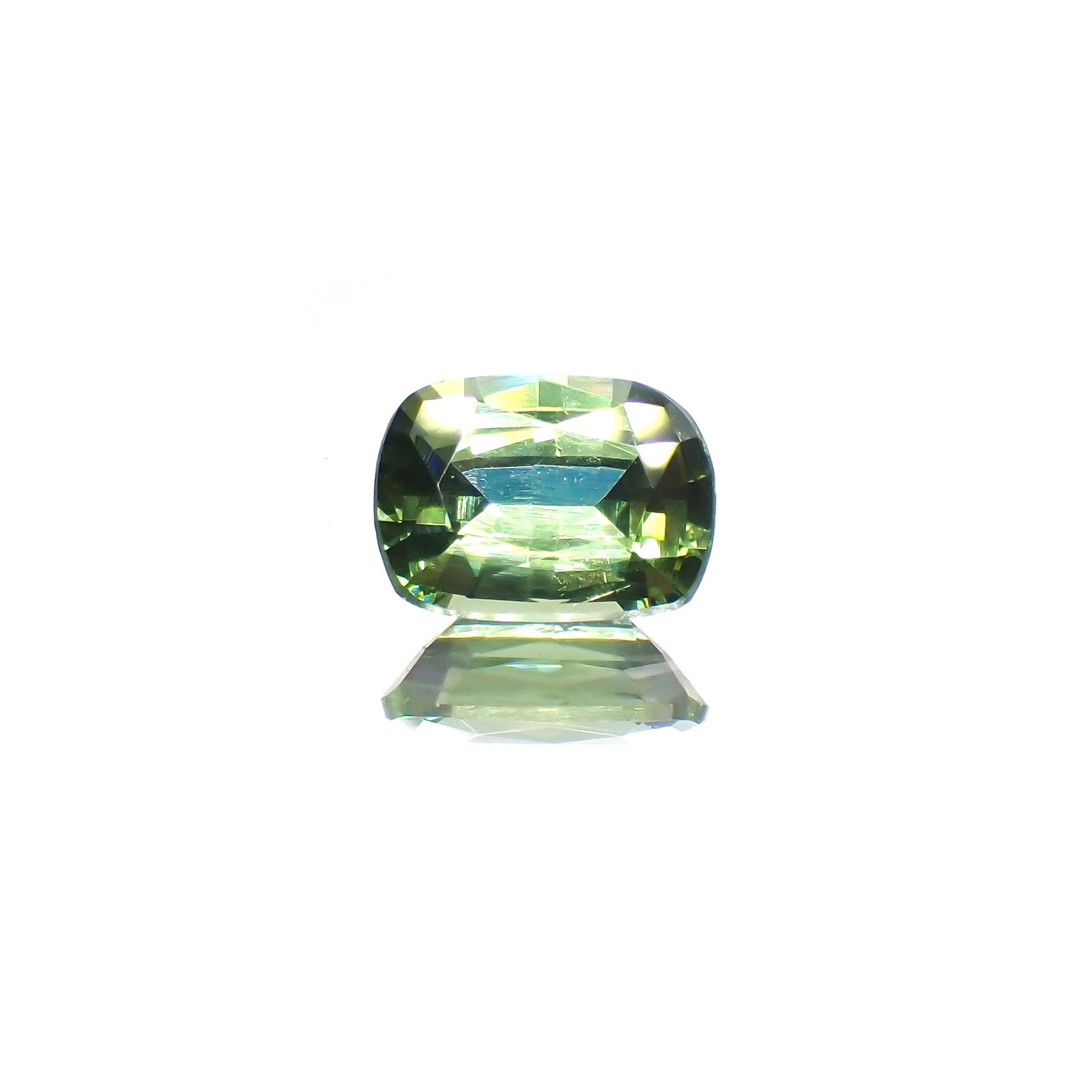 グリーンジルコン(宝石名ジルコン)スリランカ/カンボジア産 0.99ct 識別済[220114895]6.8x4.9mm前後