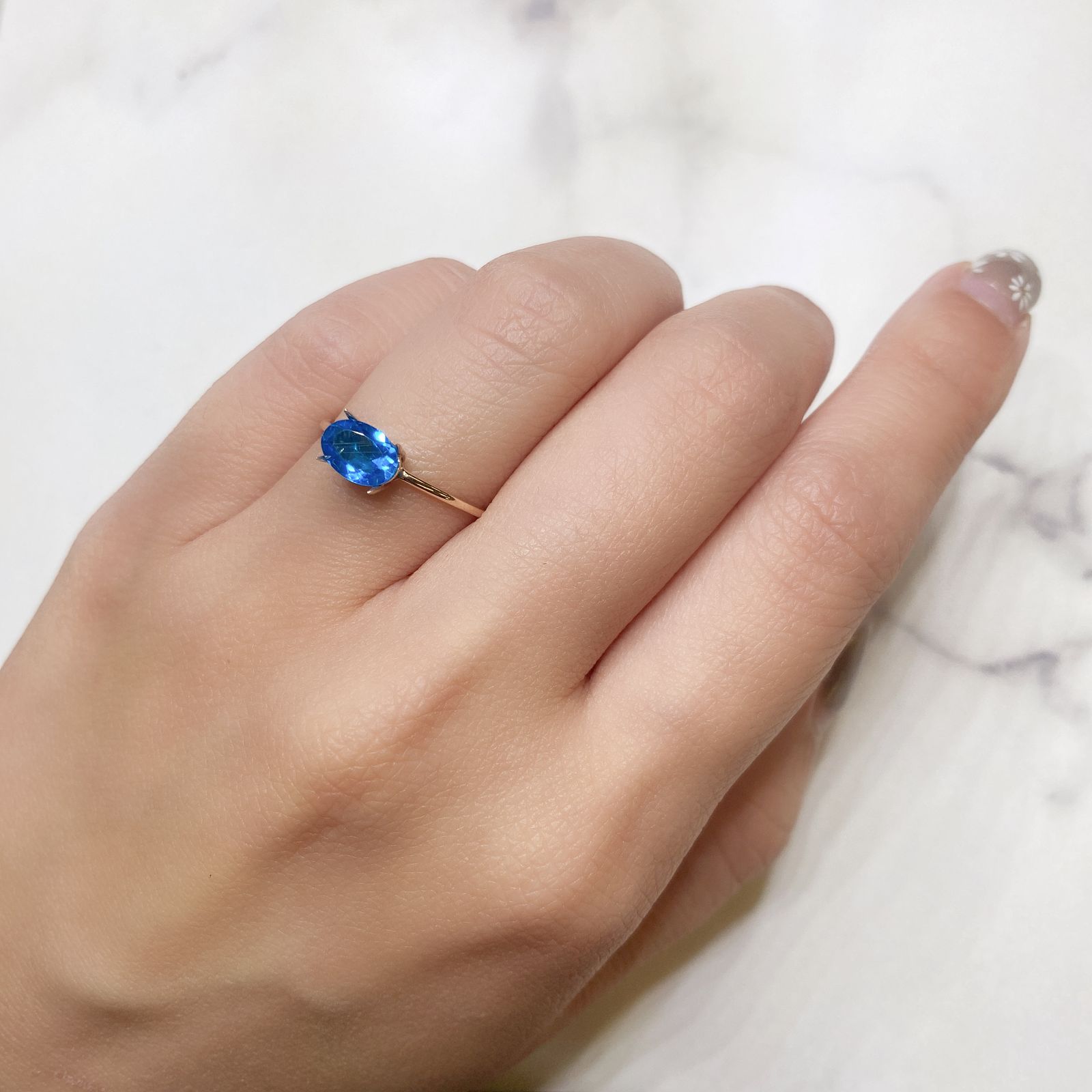 ネオンブルーアパタイト(宝石名アパタイト) ブラジル産 0.73ct 識別済[210712577]6.8×5mm前後