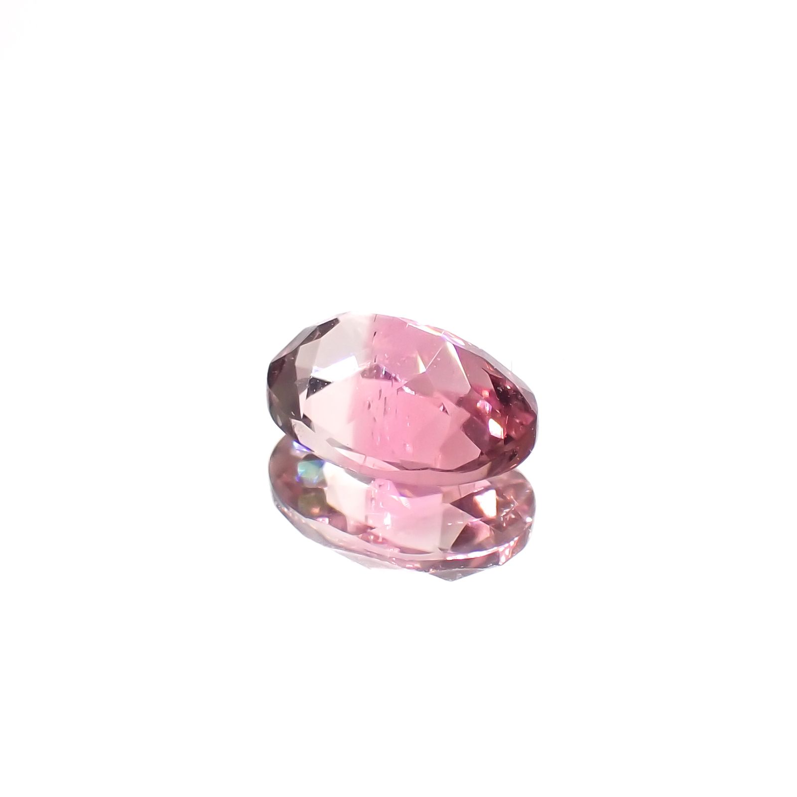 ピンククリスタルトルマリン(宝石名ピンク・トルマリン)コンゴ共和国産 0.84ct 識別済[230923302]7.2x5.2mm前後
