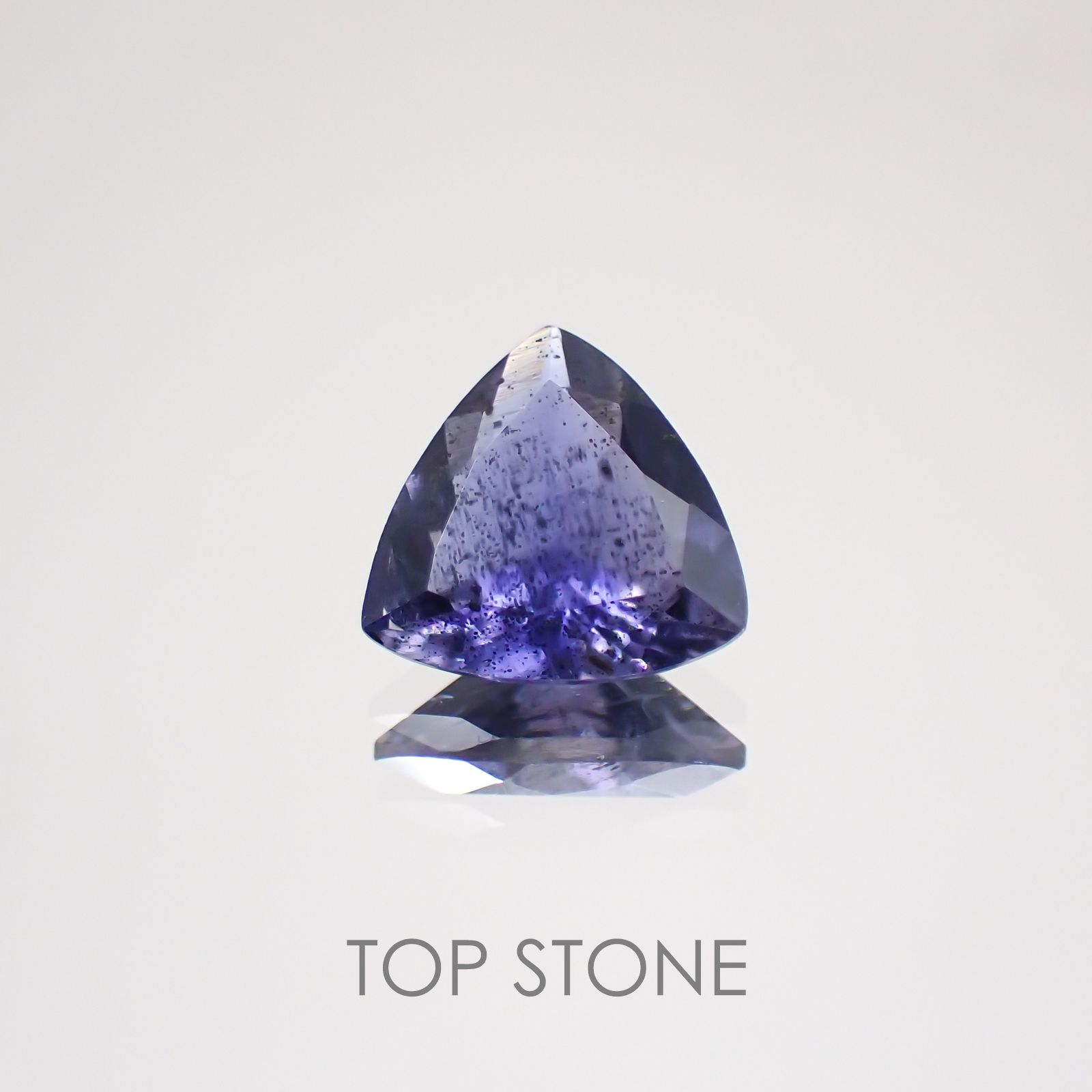 アイオライトサンストーン インド・ブラジル産 ルース 0.8ct[20129292]7.1×7.2mm前後
