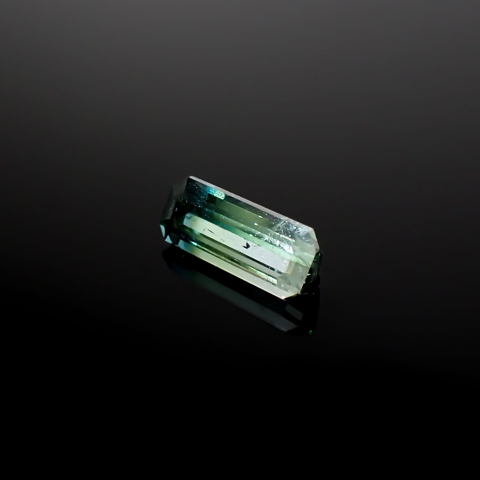 バイカラートルマリン アフガニスタン産 1.21ct [241029404]9.2x3.9mm前後