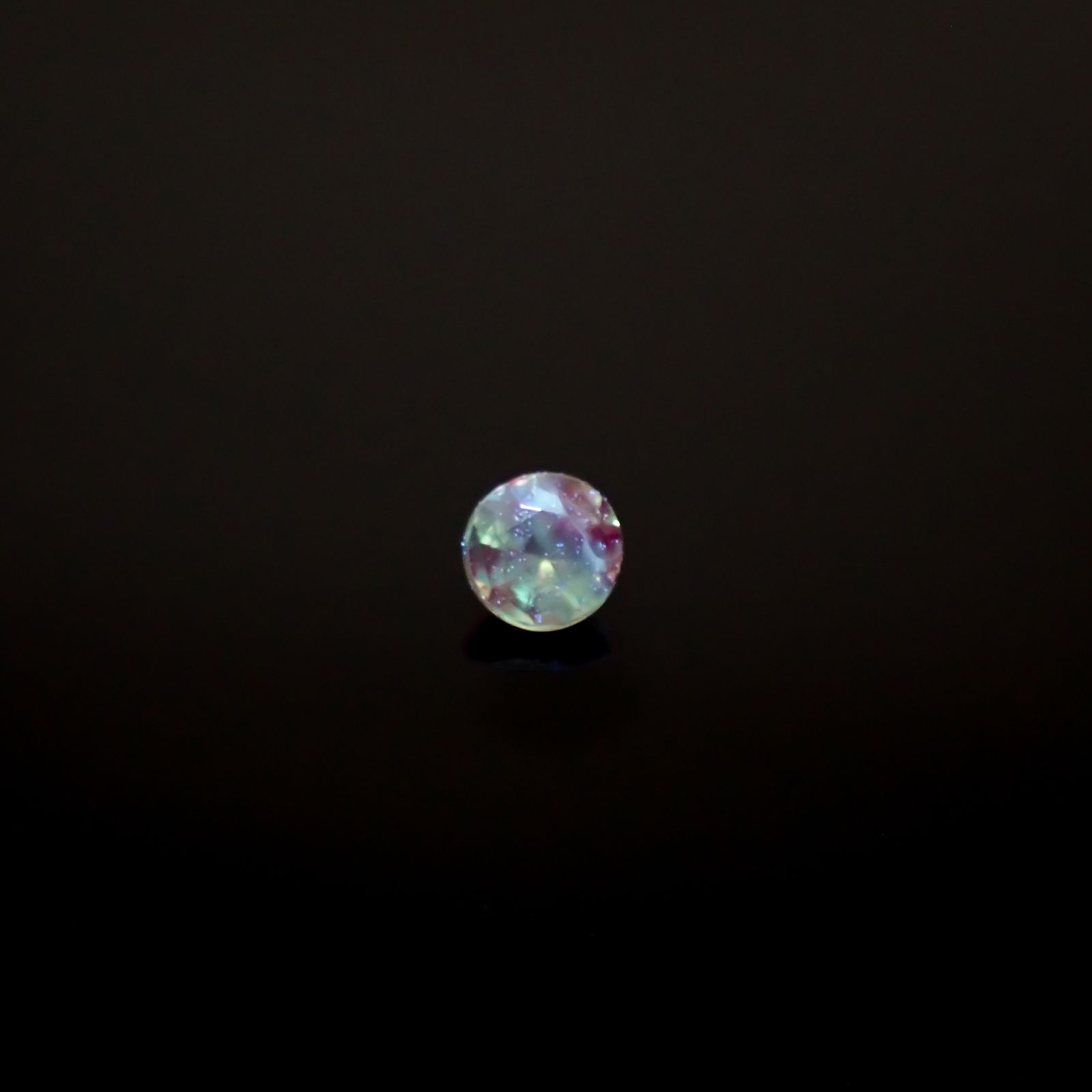 アレキサンドライトキャッツアイ ブラジル産/EmeraldMains社製 0.042ct[240527601]2.1x2.1mm前後