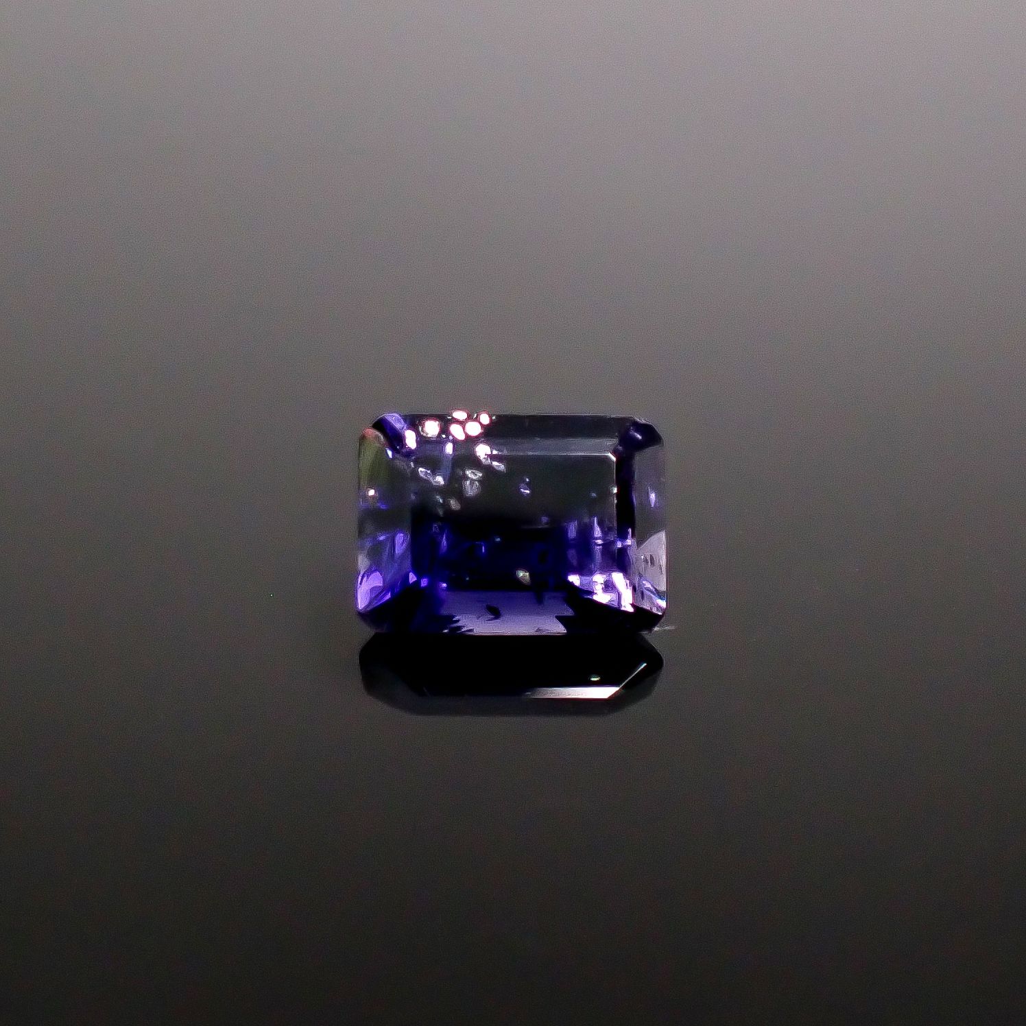 アイオライトサンストーン インド/ブラジル産 1.24ct / 7.9x5.9mm前後 [260231677]