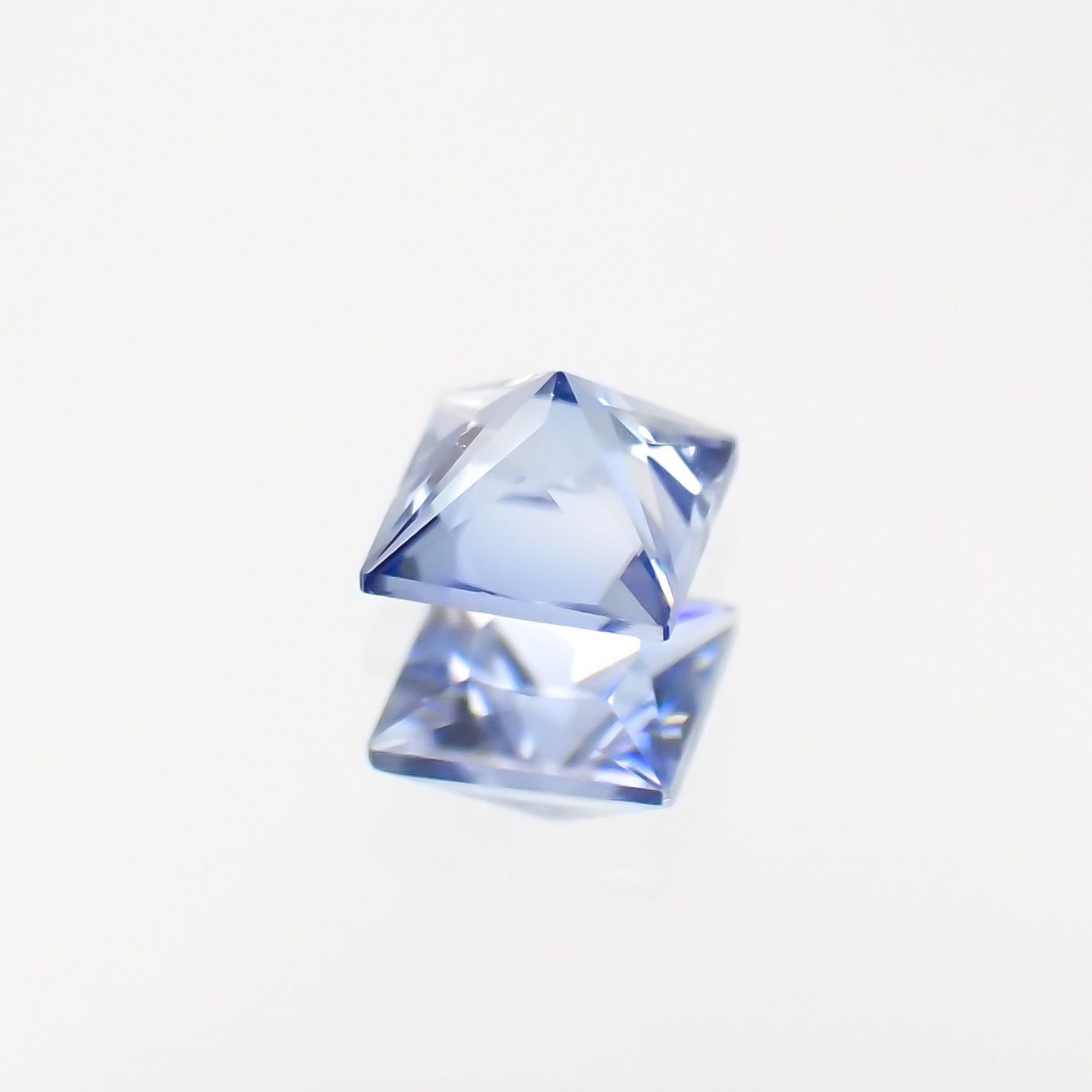 ◇プリンセスカット◇ベニトアイト アメリカ・カリフォルニア州産 0.13ct[221118977]2.7x2.7mm前後