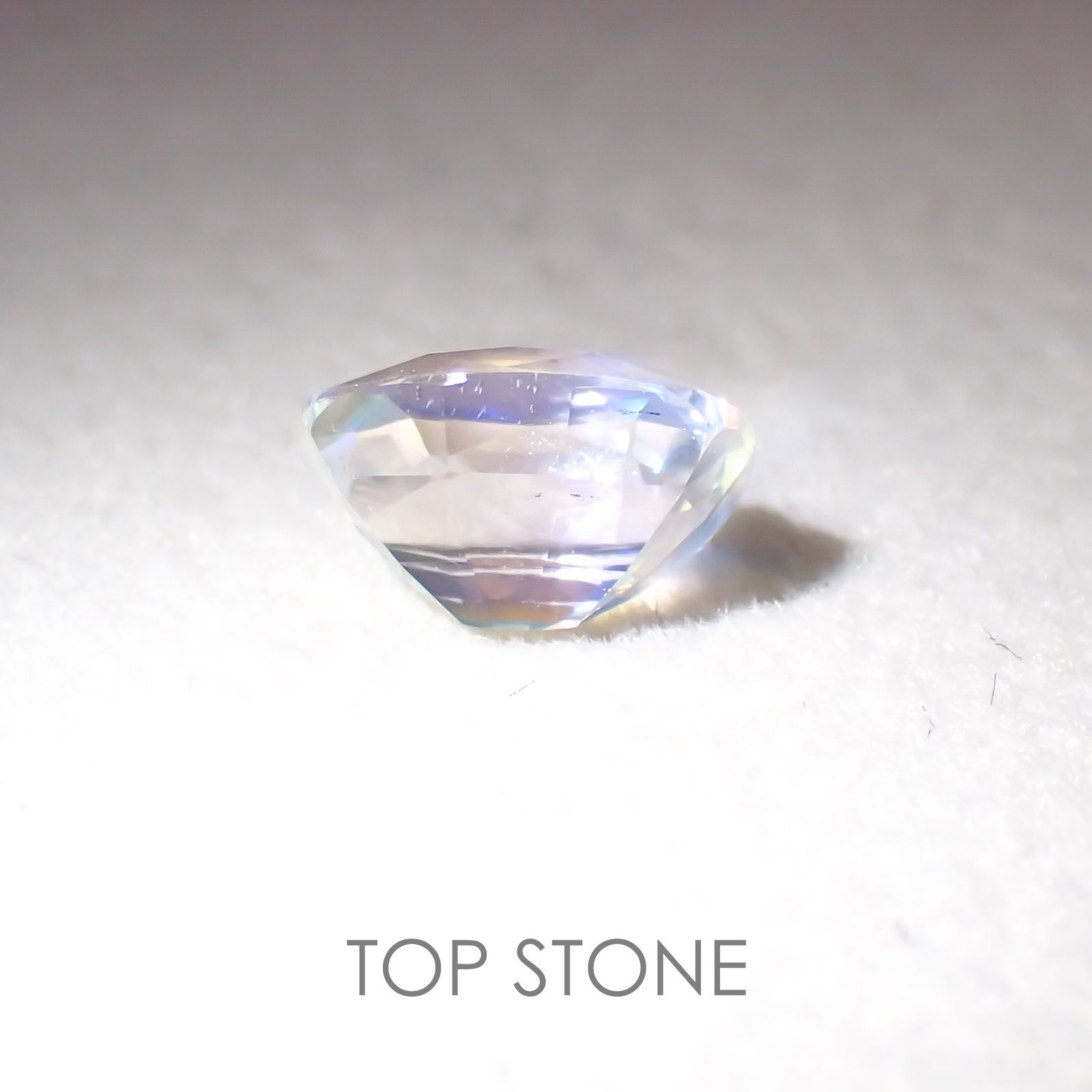 レインボームーンストーン(アンデシンラブラドライト) マダガスカル産 ルース 0.87ct[210310128]6.6×5.5mm前後