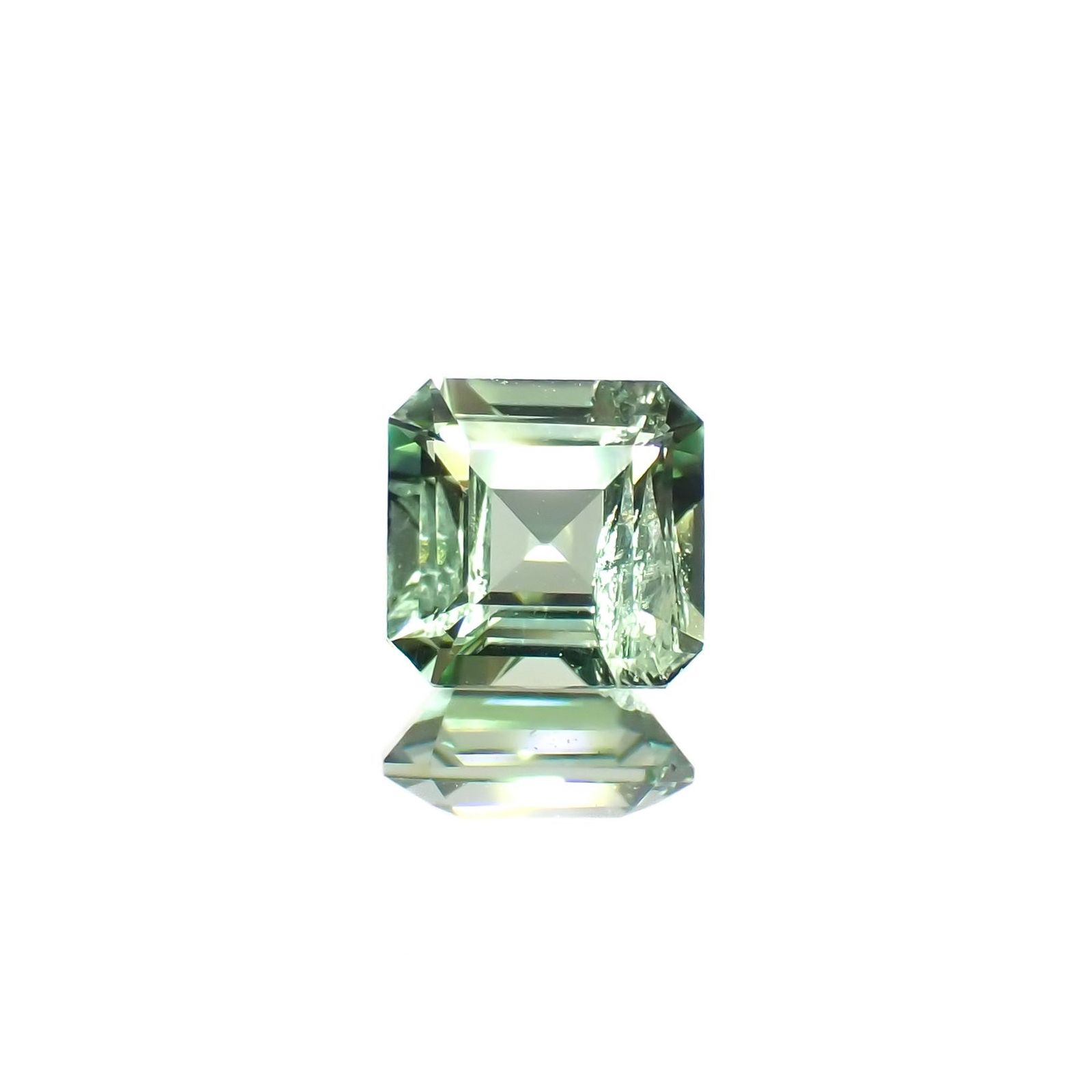 バナジウムコーネルピン(宝石名コーネルピン)タンザニア・タンガ州産 識別済 0.57ct / 4.9x4.8mm前後 [220716764]